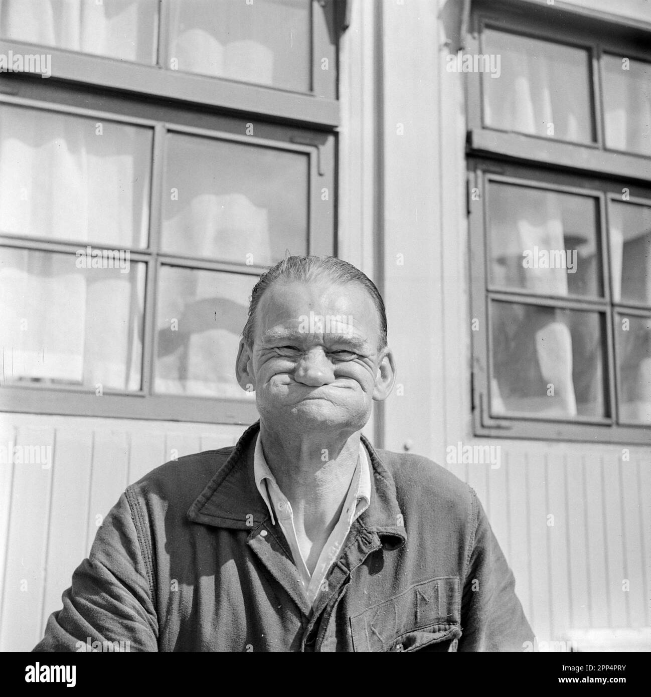 Le liquide de rinçage dans la cuisine KLM de Schiphol avec une imitation de 'Popeye le Sailorman'. Date: 1930. Emplacement Schiphol, Hollande-Nord. Photographe W Banque D'Images