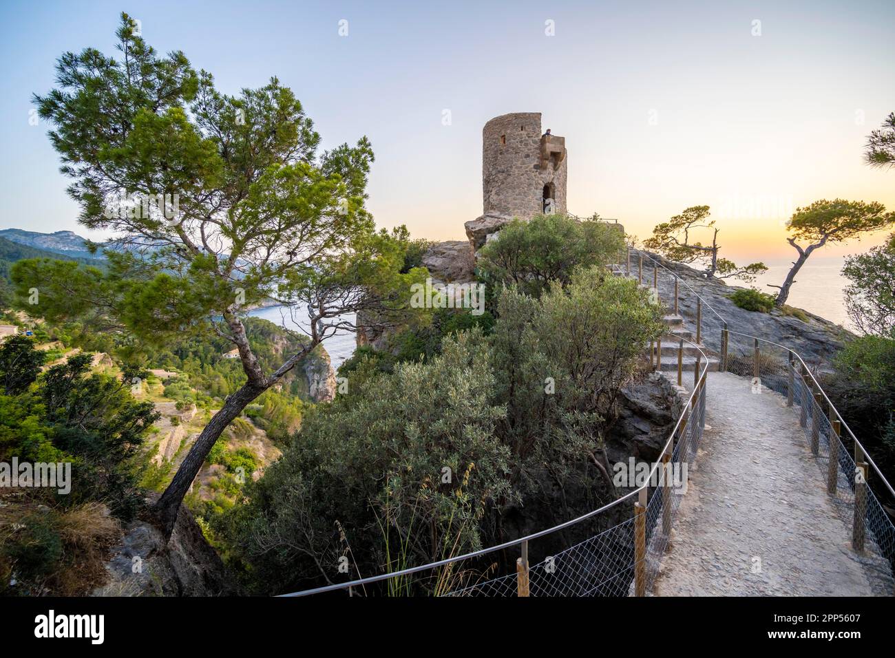 Torre des Verger, tour en pierre sur la côte, vue sur la mer, Banyalbufar, Majorque, Iles Baléares, Espagne Banque D'Images