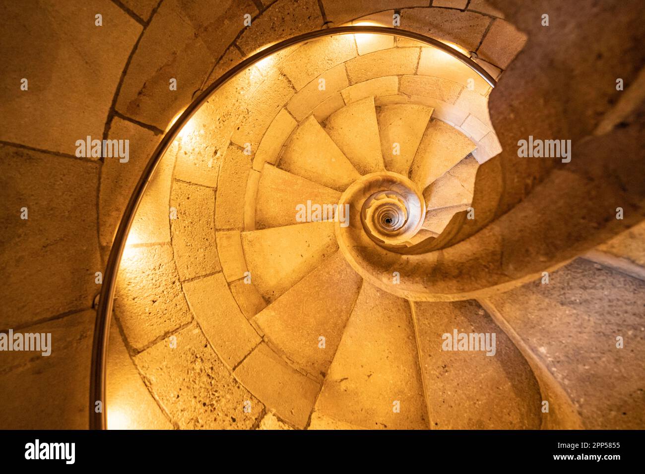 Spiral staircase in la sagrada familia Banque de photographies et d