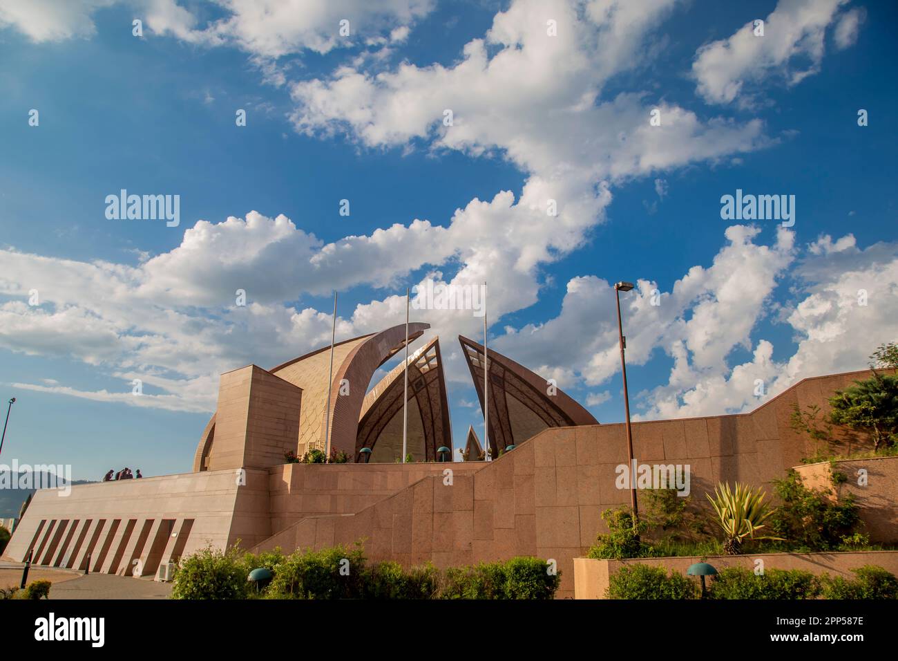 Vue latérale trouble du Pakistan Monument au coeur d'Islamabad, Pakistan ville: Islamabad pays: Pakistan mois: Avril Date: 21st année: 2023 Banque D'Images