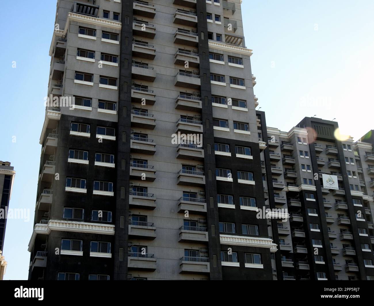 Le Caire, Egypte, 16 avril 2023: Appartements résidentiels nouvellement construits en Egypte dans le nouveau projet immobilier et développement du triangle de Maspero au Nil Banque D'Images