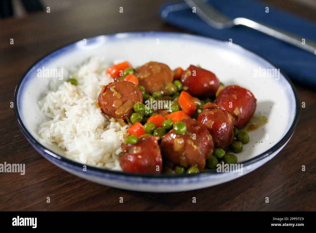 Saucisses de bœuf au curry Banque D'Images