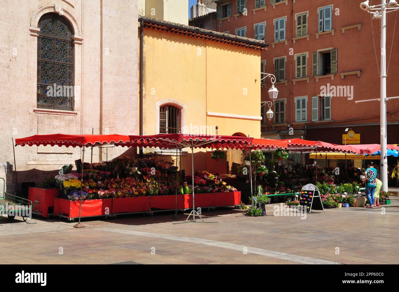 Cours Lafayette marché fleuriste à Toulon en été Banque D'Images