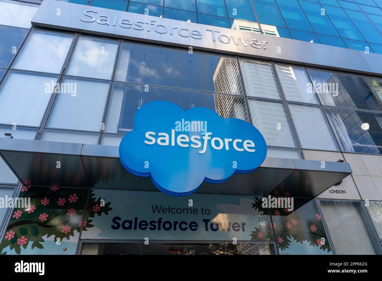 Logo Salesforce à son siège social à New York, NY, États-Unis Banque D'Images