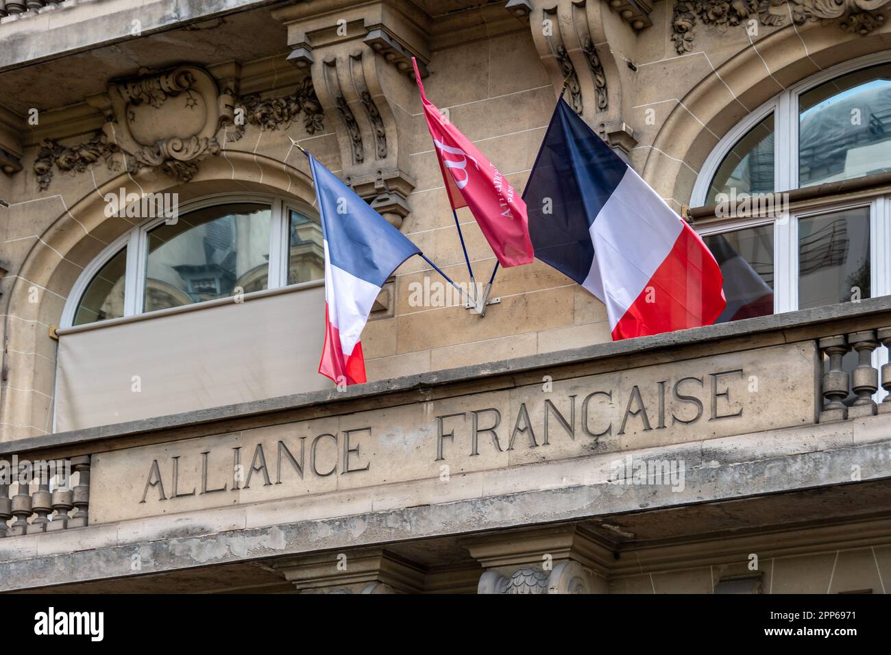 Signe de l'Alliance française, organisation internationale dont l'objectif  est de promouvoir la langue et la culture françaises en dehors de la France  Photo Stock - Alamy