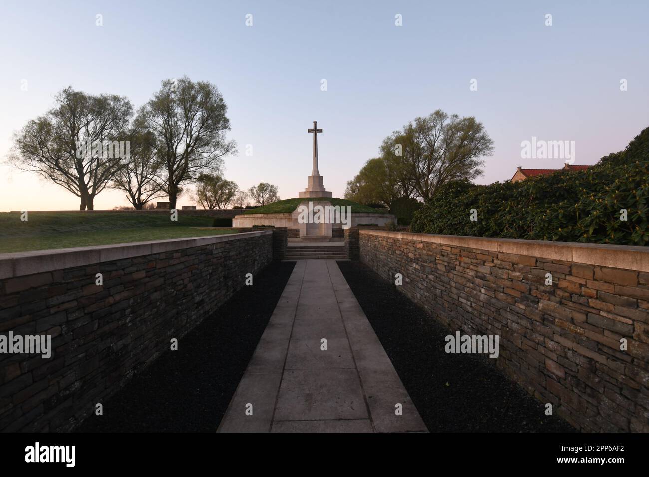 Le cimetière de Messines Ridge au lever du soleil Banque D'Images