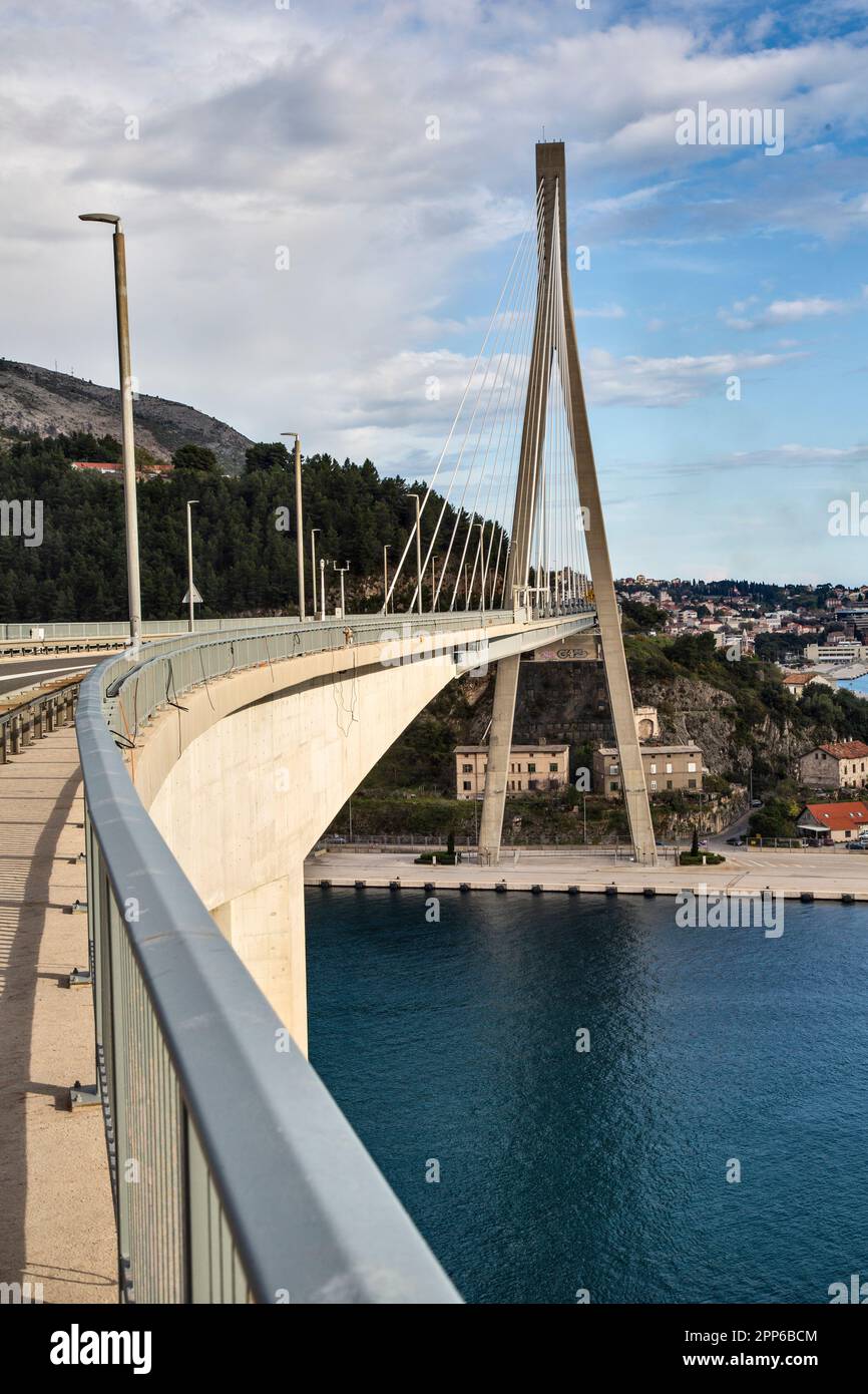 Pont de Franjo Tuđman, Dubrovnik, Croatie, un pont à passage par câble a ouvert ses portes en 2002. Banque D'Images