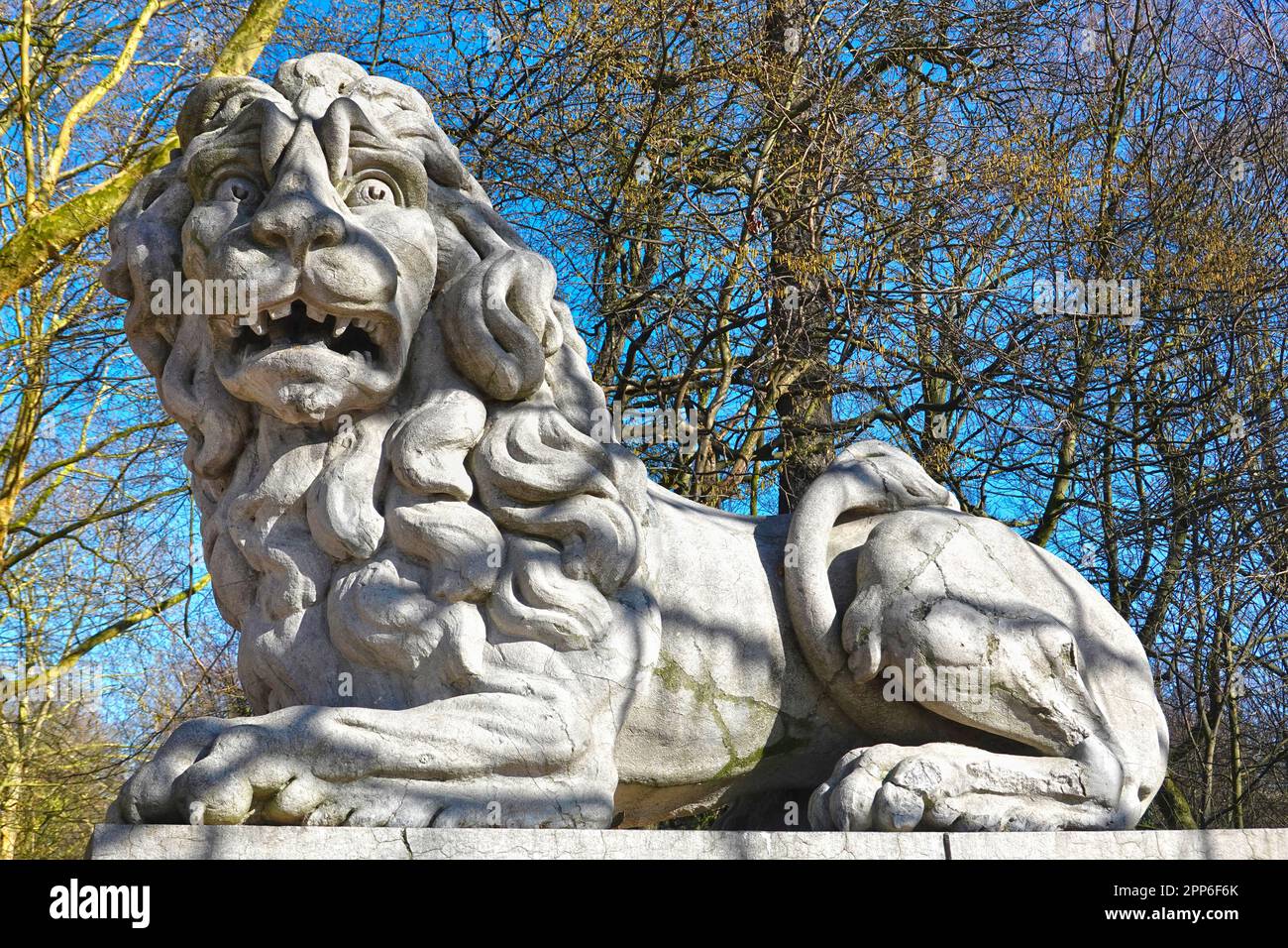 Terrifié à lion, sculpture de Joseph Dubois, 1780, à l'entrée de la Parc de Bruxelles (Parc de Bruxelles), en face du Palais royal, Bruxelles Banque D'Images