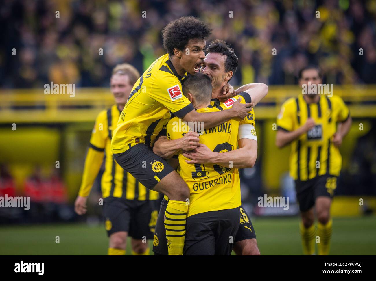 Dortmund, Allemagne. 22nd avril 2023. Torjubel: Karim Adeyemi (BVB), Mats Hummels (BVB), Raphael Guerreiro (BVB) Borussia Dortmund - Eintracht Francfort 22.04.2023 crédit: Moritz Muller/Alamy Live News Banque D'Images