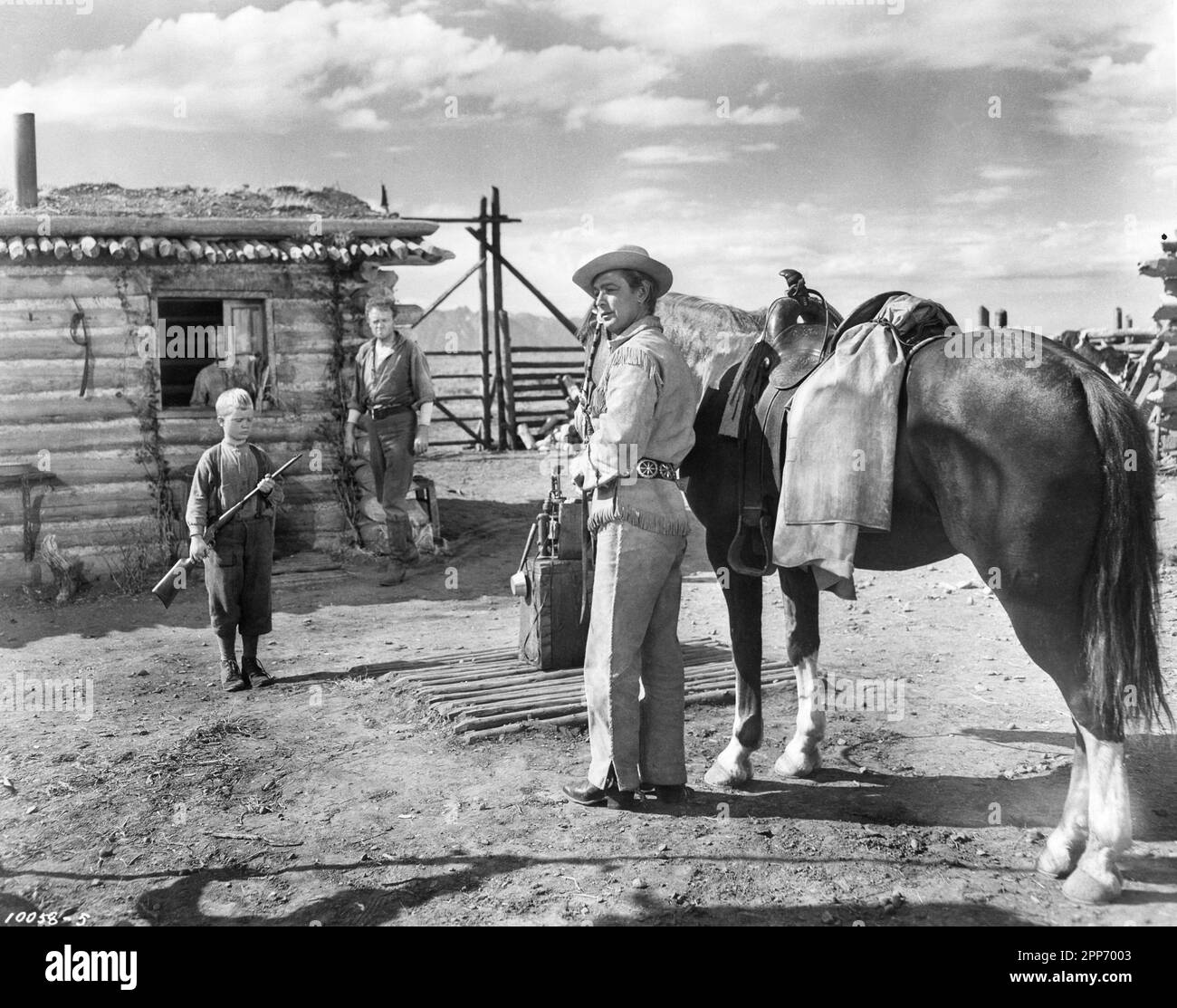 Brandon de Wilde Van Heflin Alan Ladd B/W scène Shane 1953 Directeur George Stevens roman Jack Shaeffer Costume Design Edith Head Paramount Pictures Banque D'Images