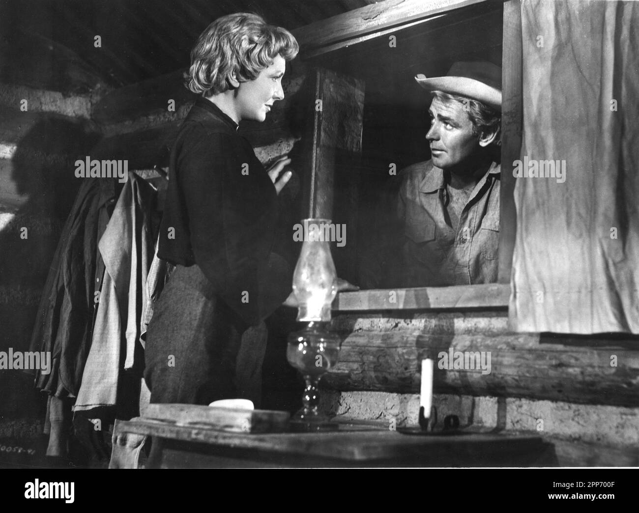 Jean Arthur Alan Ladd B/W scène Shane 1953 Directeur George Stevens roman Jack Shaeffer Costume Design Edith Head Paramount Pictures Banque D'Images