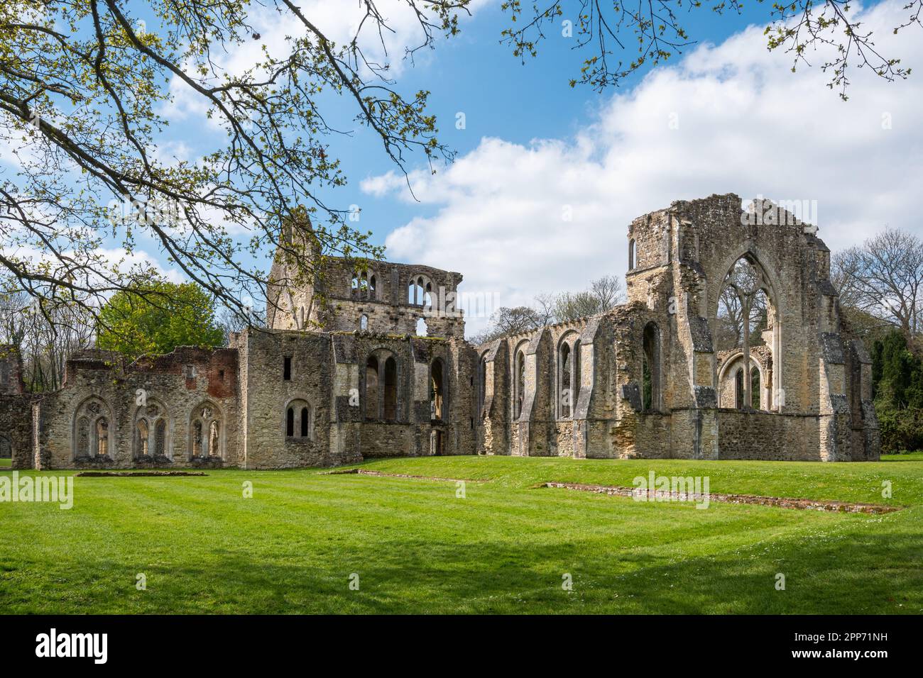 Abbaye de Netley, Hampshire, Angleterre, Royaume-Uni, vue sur le site historique en avril ou au printemps lors d'une journée ensoleillée avec un ciel bleu Banque D'Images