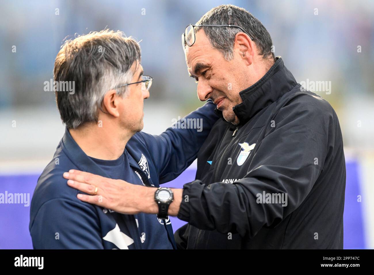 Rome, Italie. 22nd avril 2023. Ivan Juric entraîneur-chef du FC de Turin et Maurizio Sarri entraîneur de SS Lazio se saluent pendant la série Un match de football entre SS Lazio et le FC de Turin au stade Olimpico à Rome (Italie), 22 avril 2023. Credit: Insidefoto di andrea staccioli/Alamy Live News Banque D'Images