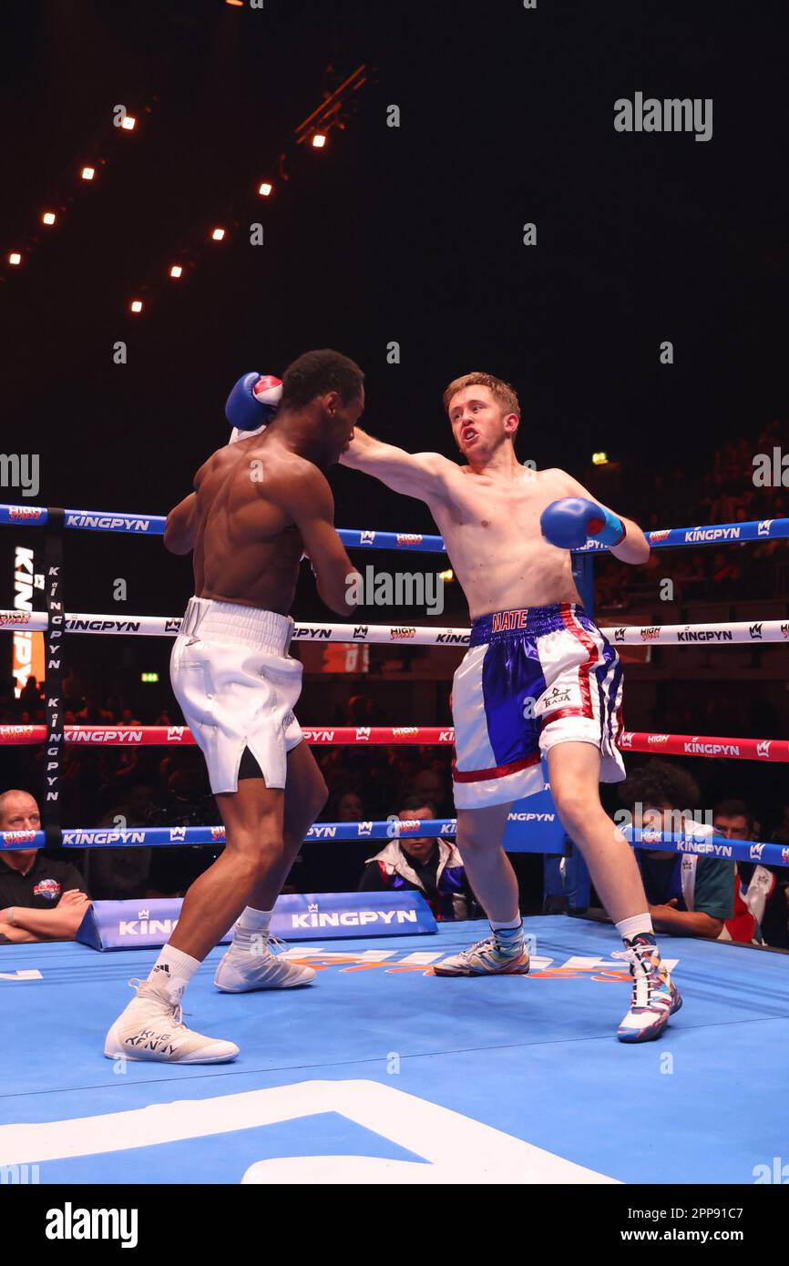 LONDRES, Royaume-Uni - 22 AVRIL : Nathan Bartling combat Kenny Ojuerie dans leur combat de 170 livres lors de l'événement du tournoi Kingpyn High Stakes à OVO Arena Wembley on 22 avril 2023 à Londres, Royaume-Uni. (Photo de Vianney Lecaer/PxImages) Banque D'Images