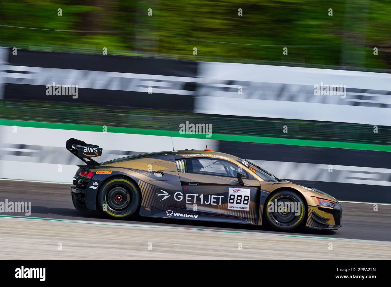 Monza, Italie. 23rd avril 2023. Le #888 CSA Racing Audi R8 LMS GT3 EVO II d'Arthur ROUGIER et Erwin A CREÉ (BRONZE) lors du Fanatec GT World Challenge Europe à Autodromo di Monza sur 22 avril 2023 à Monza, Italie. Credit: Luca Rossini/E-Mage/Alamy Live News Banque D'Images