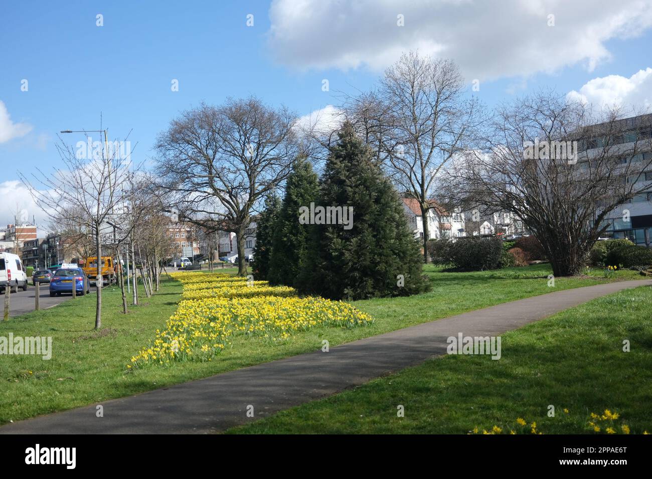 Un agréable hybride de caractéristiques urbaines et rurales crée un environnement harmonieux à Finchley, au nord de Londres et génère une belle ambiance. Mars 2023 Banque D'Images