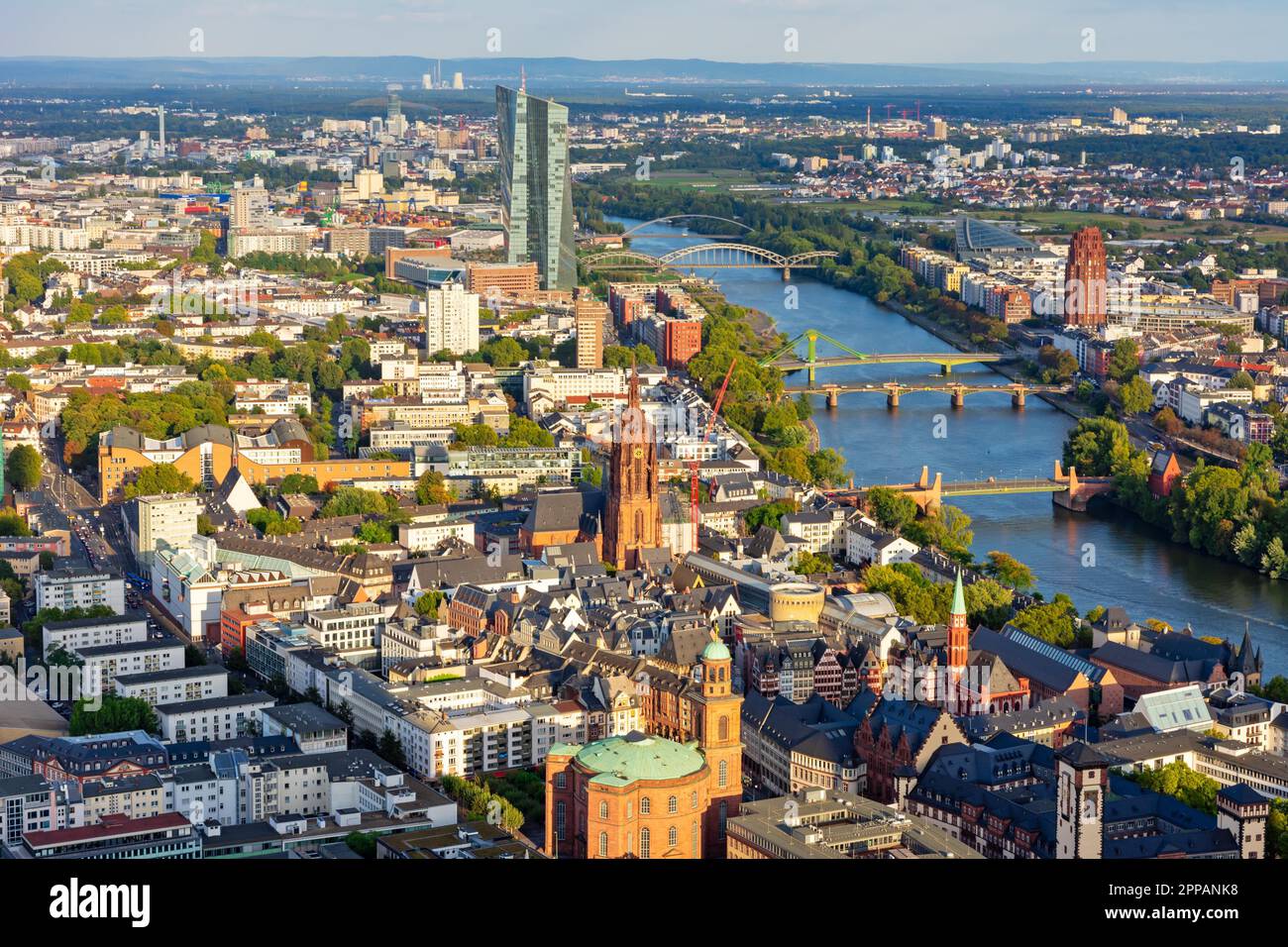 FRANCFORT, ALLEMAGNE - SEPTEMBRE 17 : vue aérienne sur Francfort, Allemagne sur 17 septembre 2019. Foto pris de la tour principale Banque D'Images