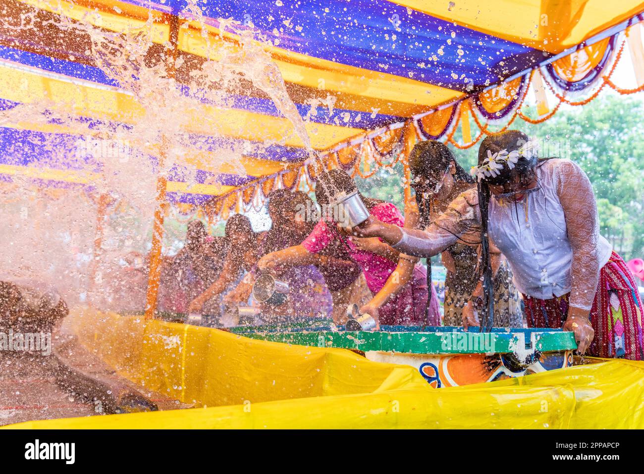 Festival de l'eau traditionnelle (Sangrai) à Chittagong Hill Tracts, Bangladesh Banque D'Images