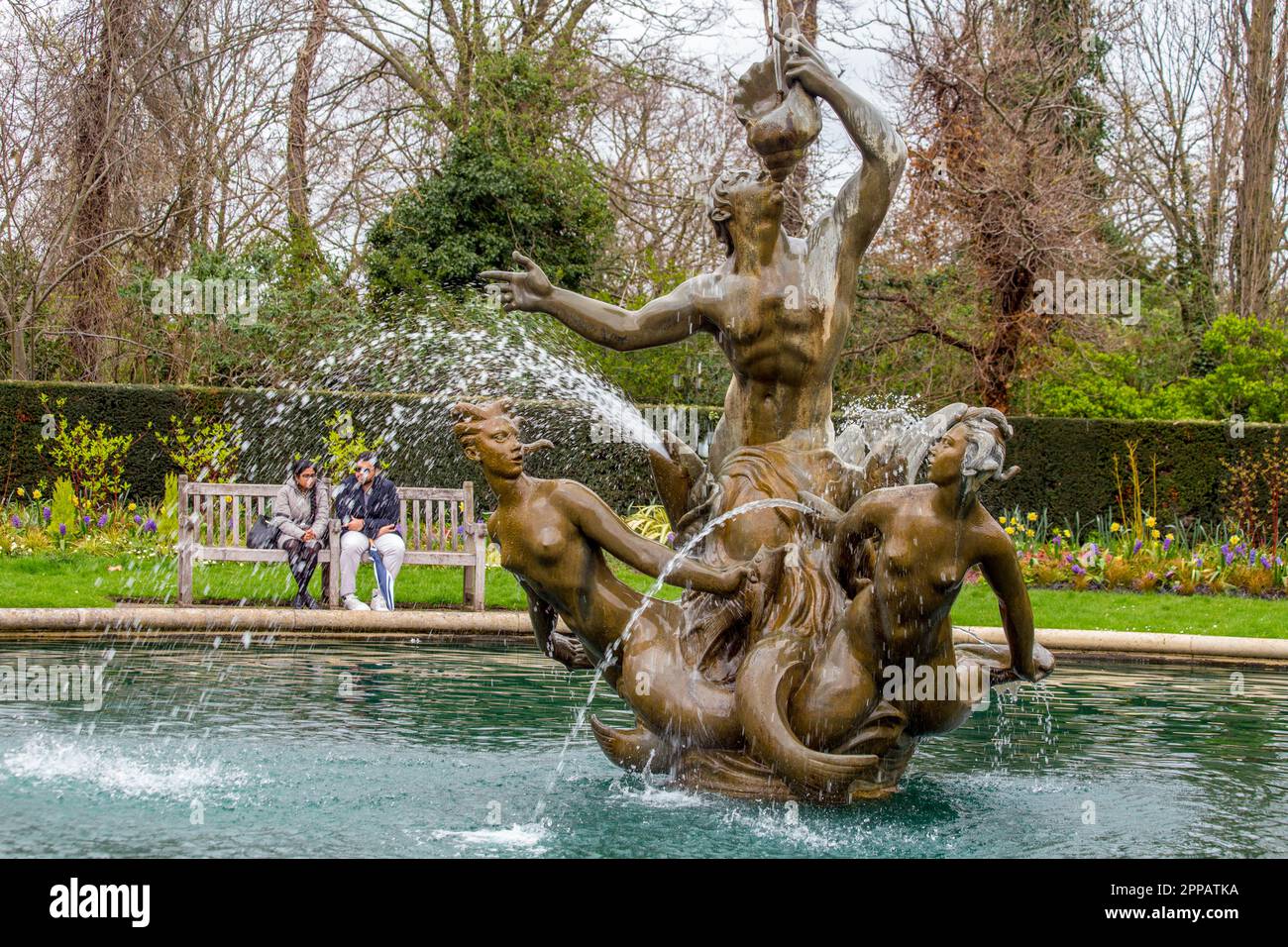 Triton et Dryads Fountain dans le cercle intérieur de Regent's Park, Londres Banque D'Images
