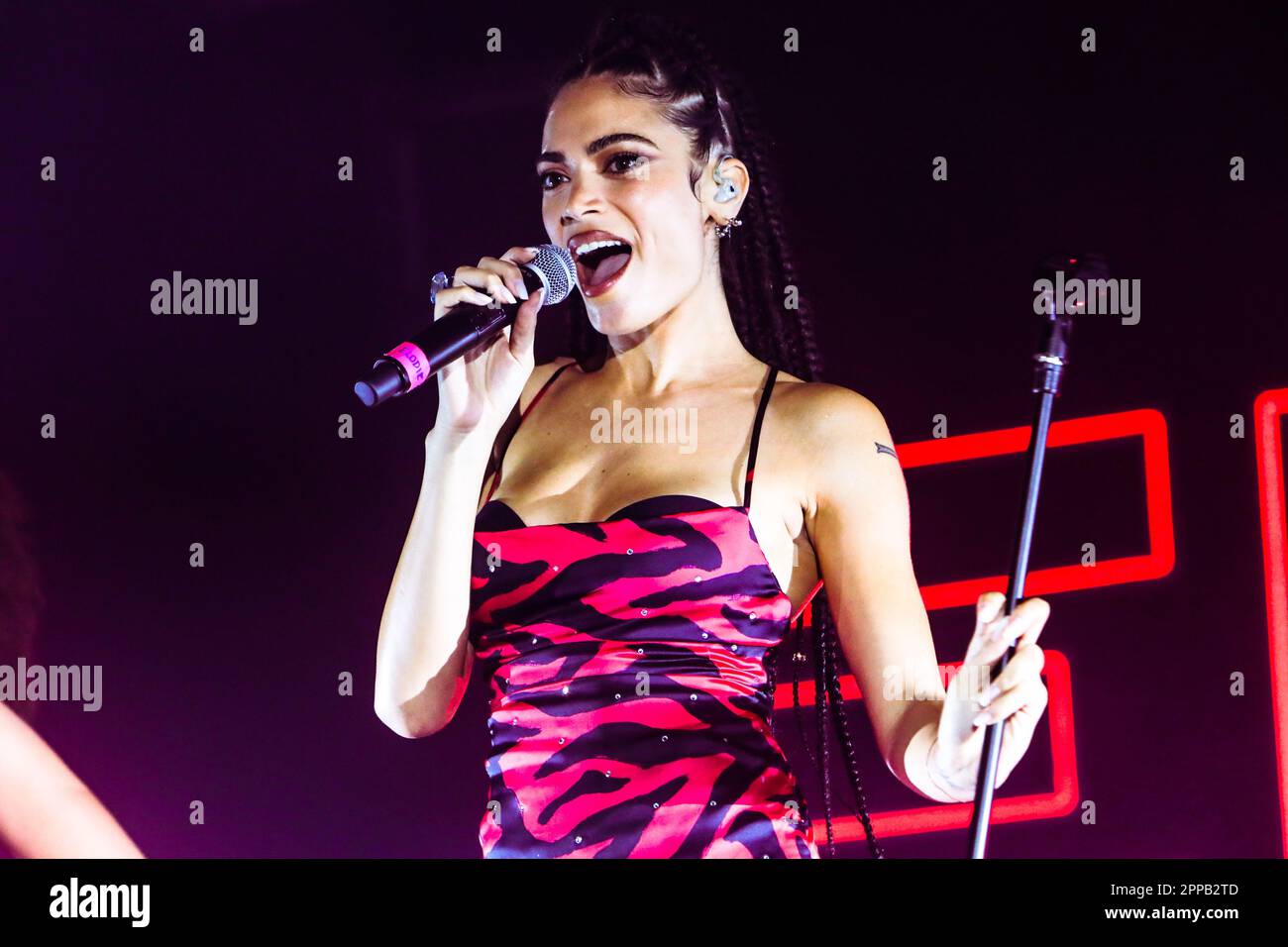 Tom Smith du groupe de rock anglais Editors live in concert at fabrique.Tom Smith du groupe de rock anglais Editors live in concert at fabrique.Elodie in concert at Circolo Magnolia in Milano, Italy on 26 juin 2022 in Milan, Italy. Banque D'Images