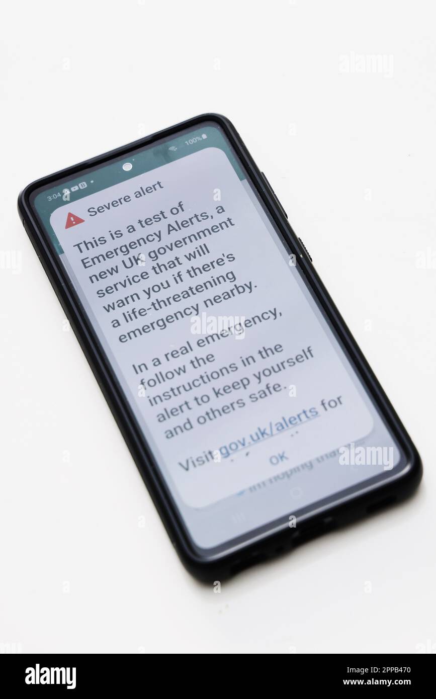 Gloucester, Royaume-Uni. 23,4.2023. Des millions de résidents du Royaume-Uni ont reçu un texte d'avertissement de grave alerte sur leur téléphone à 3pm dans le cadre d'un test du nouveau système d'avertissement du gouvernement britannique. Crédit: Thousand Word Media Ltd/Alay Live News Banque D'Images