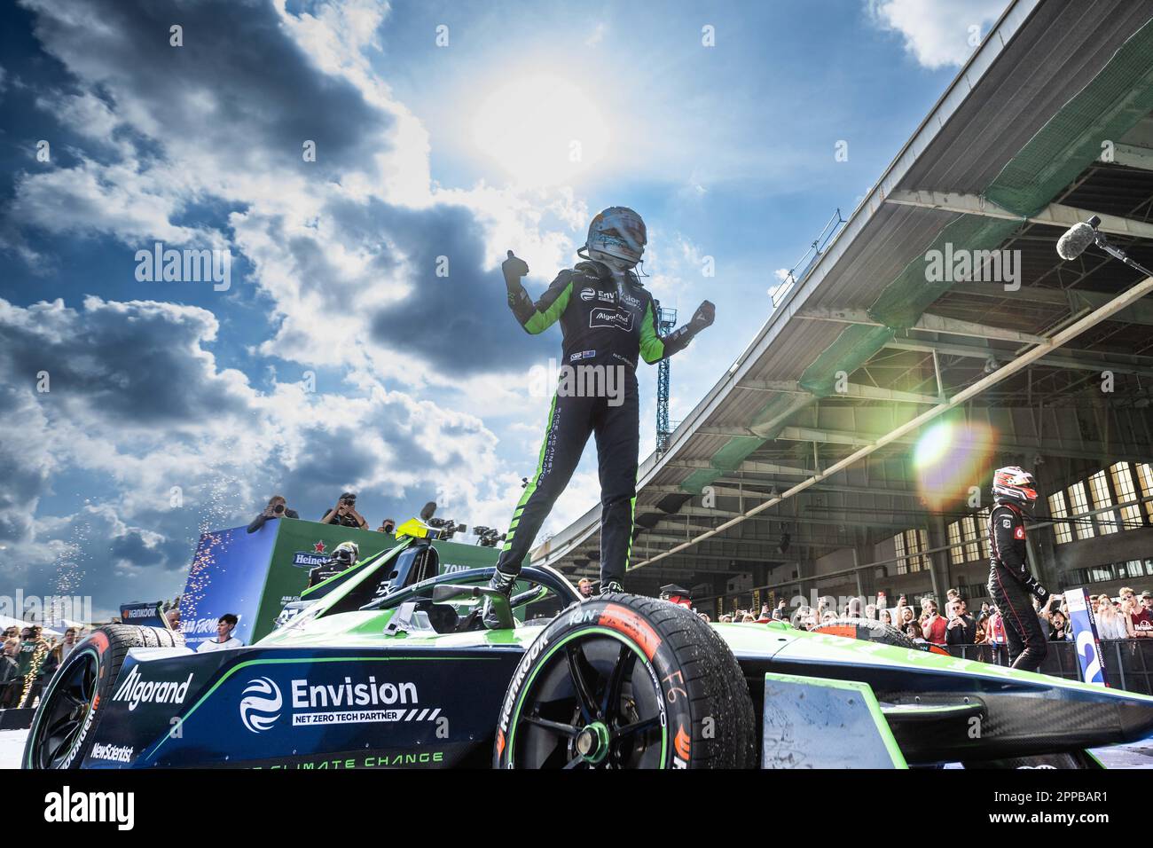 Nick Cassidy, Envision Racing, position 1st, lors de la Formule E Round 8 - Berlin E-Prix à Berlin, Allemagne. , . (Photo de Simon Galloway/Motorsport Images/Sipa USA) crédit: SIPA USA/Alay Live News Banque D'Images