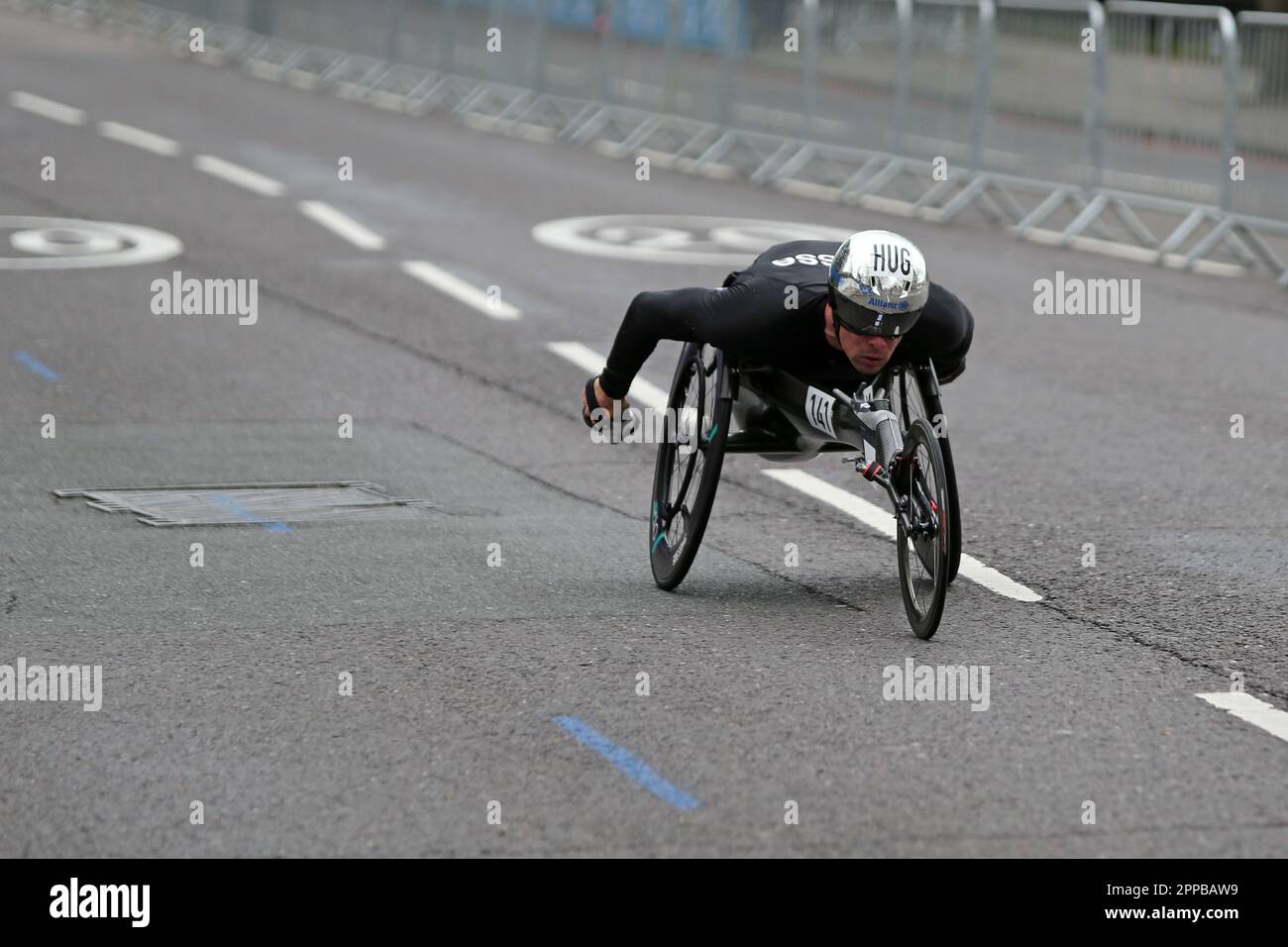 Londres, Royaume-Uni. 23rd avril 2023. Marcel Hug, TCS London Marathon - course en fauteuil roulant pour hommes, The Highway, Londres. Crédit : Simon Balson/Alamy Live News Banque D'Images