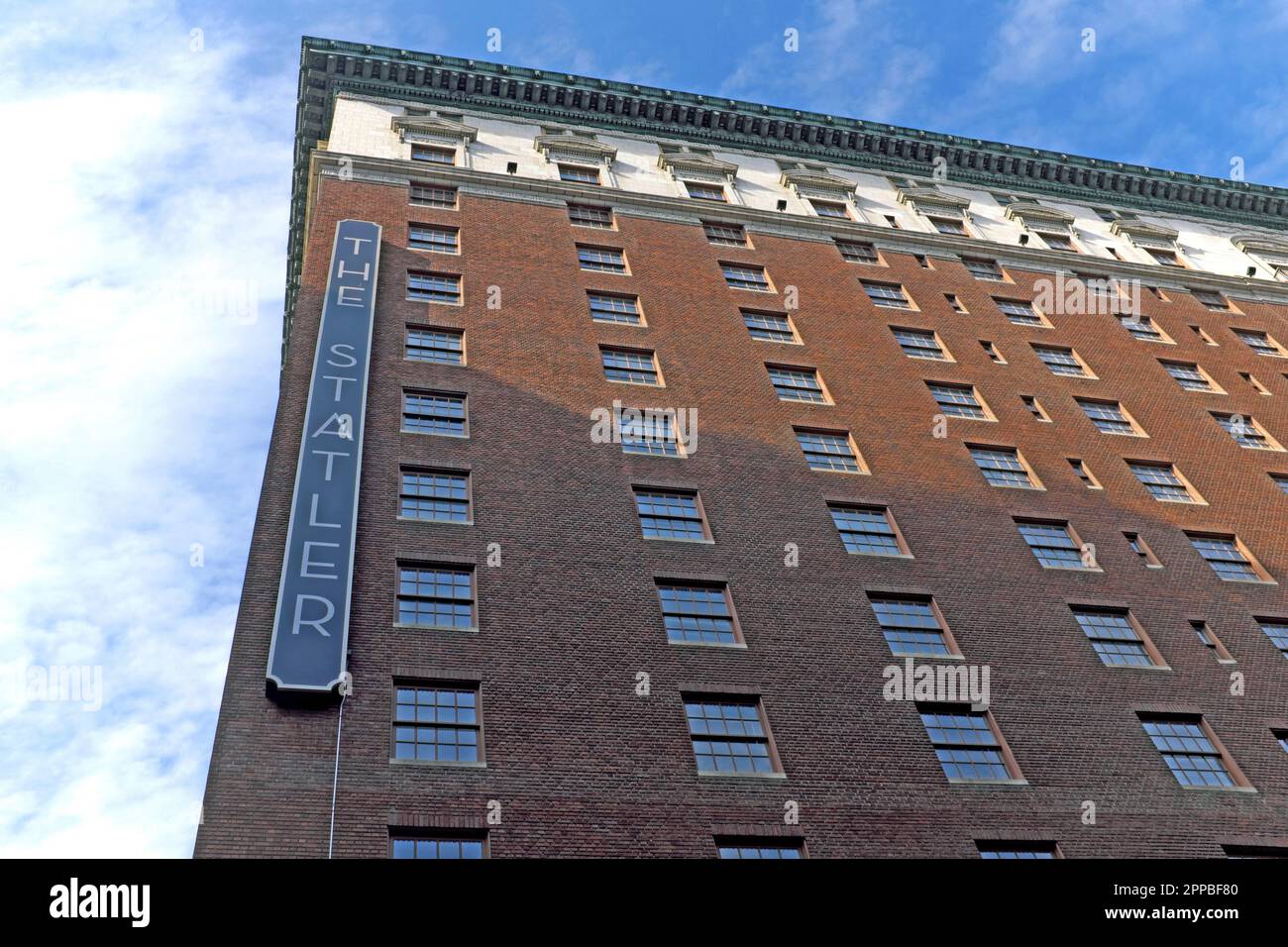 Ouvert en 1812, le Statler Building, situé à l'angle d'Euclid Avenue et East 12th Street dans le centre-ville de Cleveland, Ohio, États-Unis, était un hôtel haut de gamme de 700 chambres. Le bâtiment historique du centre-ville de Cleveland, dans l'Ohio, a depuis été converti en appartements. Banque D'Images