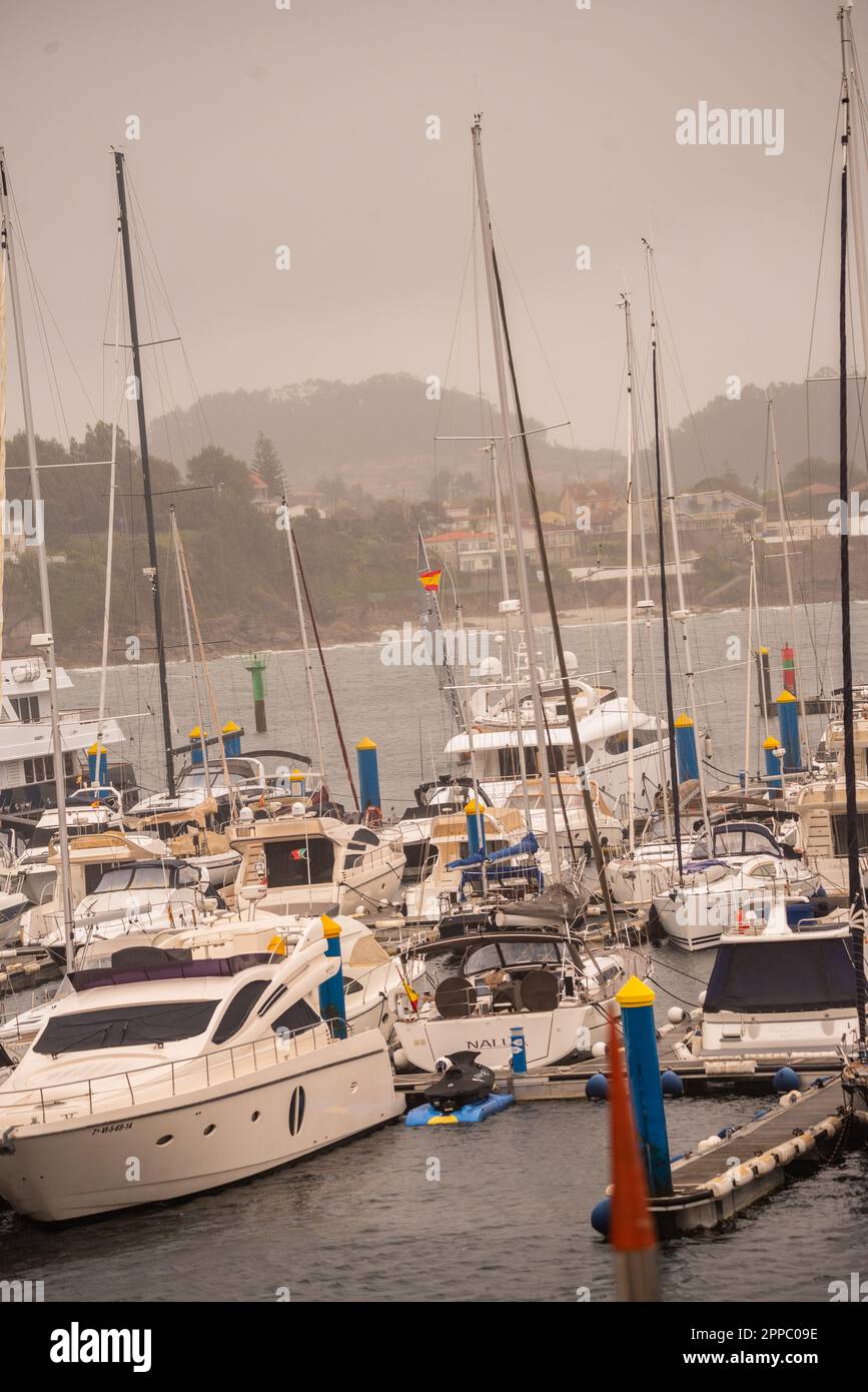 sanxenxo, pontevedra, espagne. 23th avril 2023. Dans cette deuxième course de la coupe nationale est revenu à être en 1st position le bateau de l'émérite roi d'espagne D. Juan Carlos I que aujourd'hui comme hier n'a pas été embarqué avec le reste de son équipage du navire Bribon. Crédit : Xan/Alamy Live News/Alamy Live News Banque D'Images