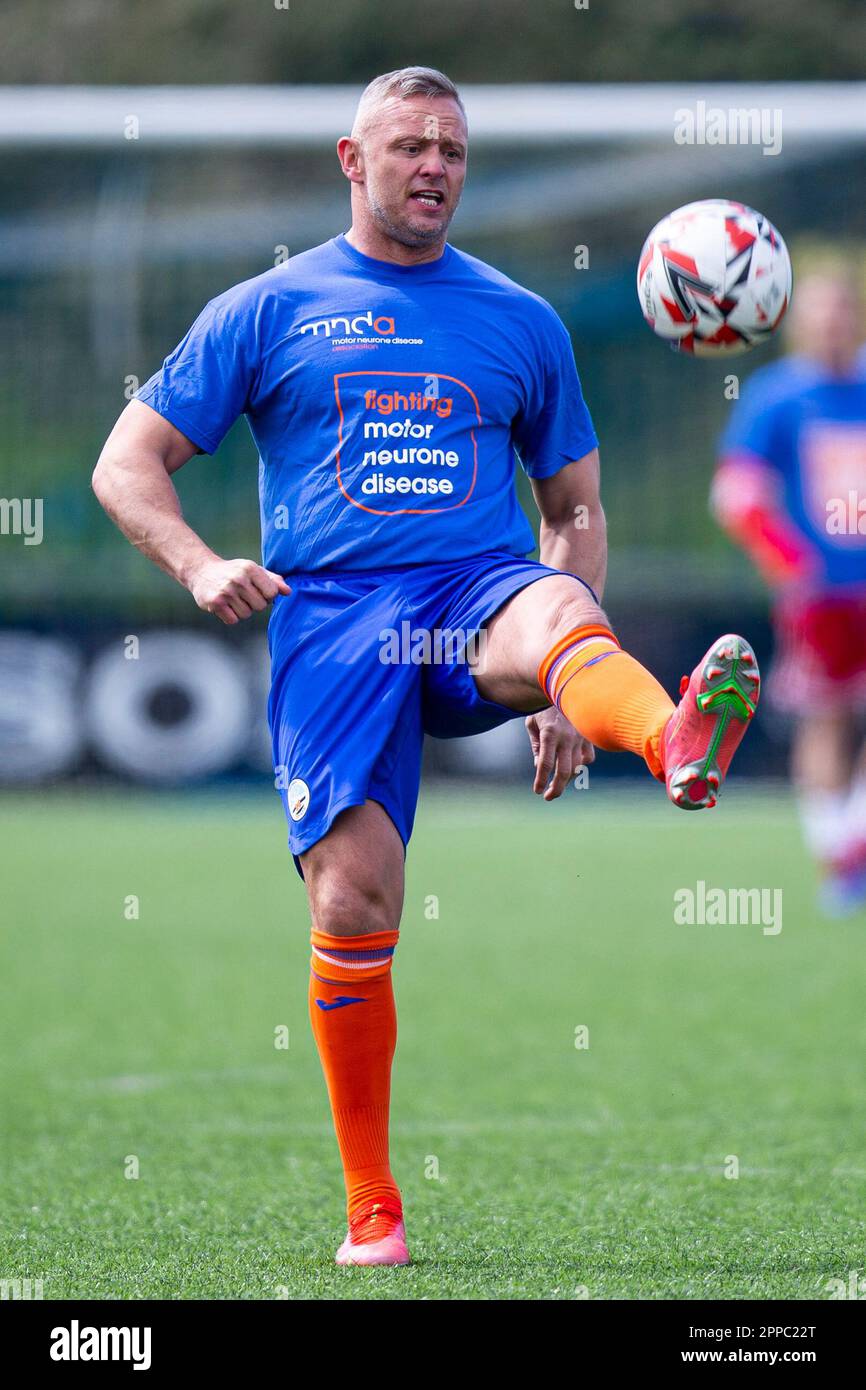 Bridgend, Royaume-Uni. 23rd avril 2023. Lee trundle de Swansea City pendant l'échauffement. Cardiff City v Swansea City Legends Motor neurone Disease Association amicale pour Jason Bowen au parc Bryntirion le 23rd avril 2023. Crédit : Lewis Mitchell/Alay Live News Banque D'Images