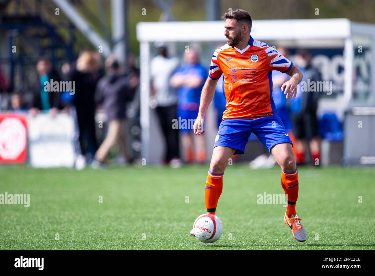 Bridgend, Royaume-Uni. 23rd avril 2023. Angel Rangel de Swansea City en action. Cardiff City v Swansea City Legends Motor neurone Disease Association amicale pour Jason Bowen au parc Bryntirion le 23rd avril 2023. Crédit : Lewis Mitchell/Alay Live News Banque D'Images