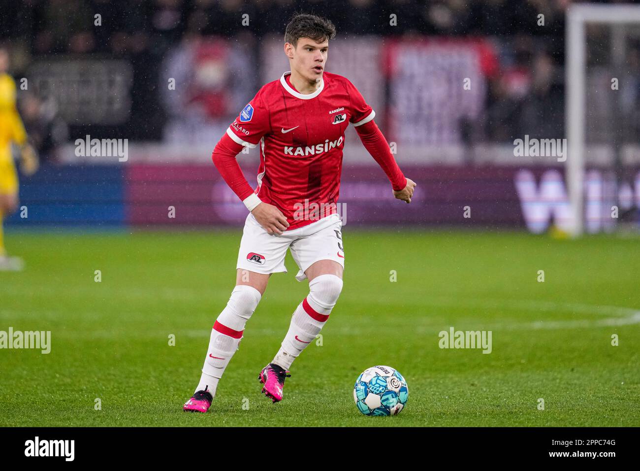 ALKMAAR, PAYS-BAS - AVRIL 23 : Milos Kerkez d'AZ lors du match Eredivisie entre AZ et RKC Waalwijk au Stadion de l'AFAS sur 23 avril 2023 à Alkmaar, pays-Bas (photo de Patrick Goosen/Orange Pictures) Banque D'Images