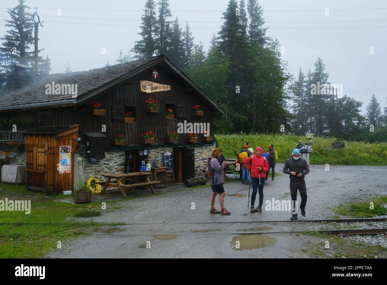 Sur le chemin de fer Tramvay du Mont blanc, de Saint-Gervais au glacier de Nid d'Aigle Bionnassay, Chamonix, France Banque D'Images