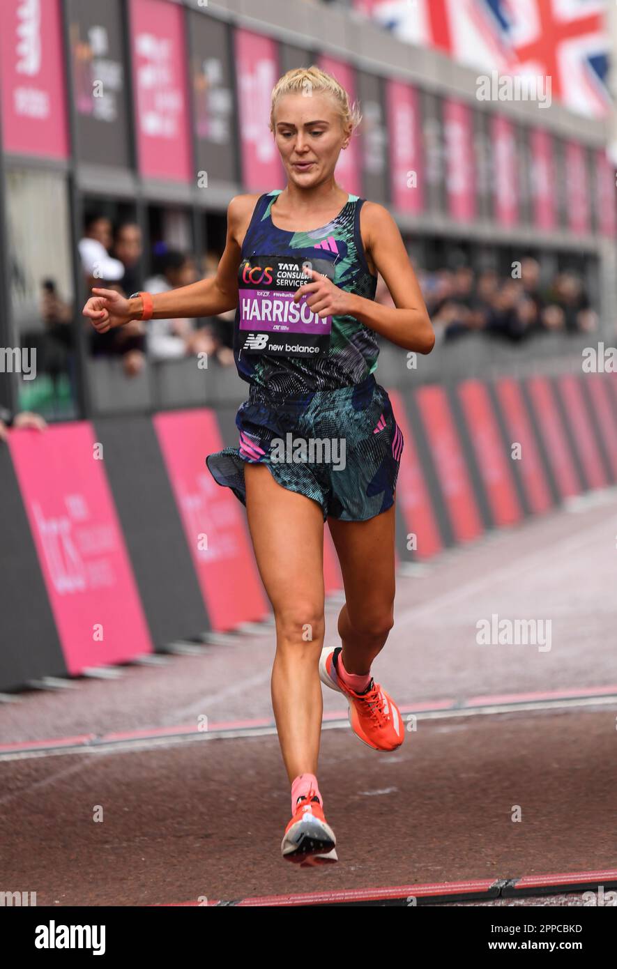 Londres, Royaume-Uni. 23rd avril 2023. Samantha Harrison, de Grande-Bretagne et de Nouvelle-Écosse, les premières femmes britanniques à avoir terminé la course féminine d'élite au TCS London Marathon, à Londres, en Angleterre, le samedi 22nd 2023. Photo Gary Mitchell/Alamy Live News Banque D'Images