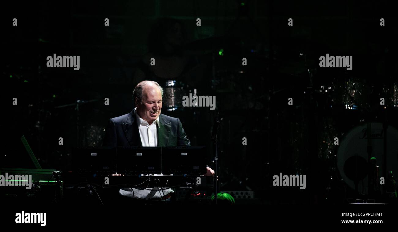 Oberhausen, Allemagne. 23rd avril 2023. Hans Zimmer est sur scène au  clavier lors du lancement du "Hans Zimmer Live - Europe Tour 2023" à  l'arène Rudolf Weber à Oberhausen. Le musicien a