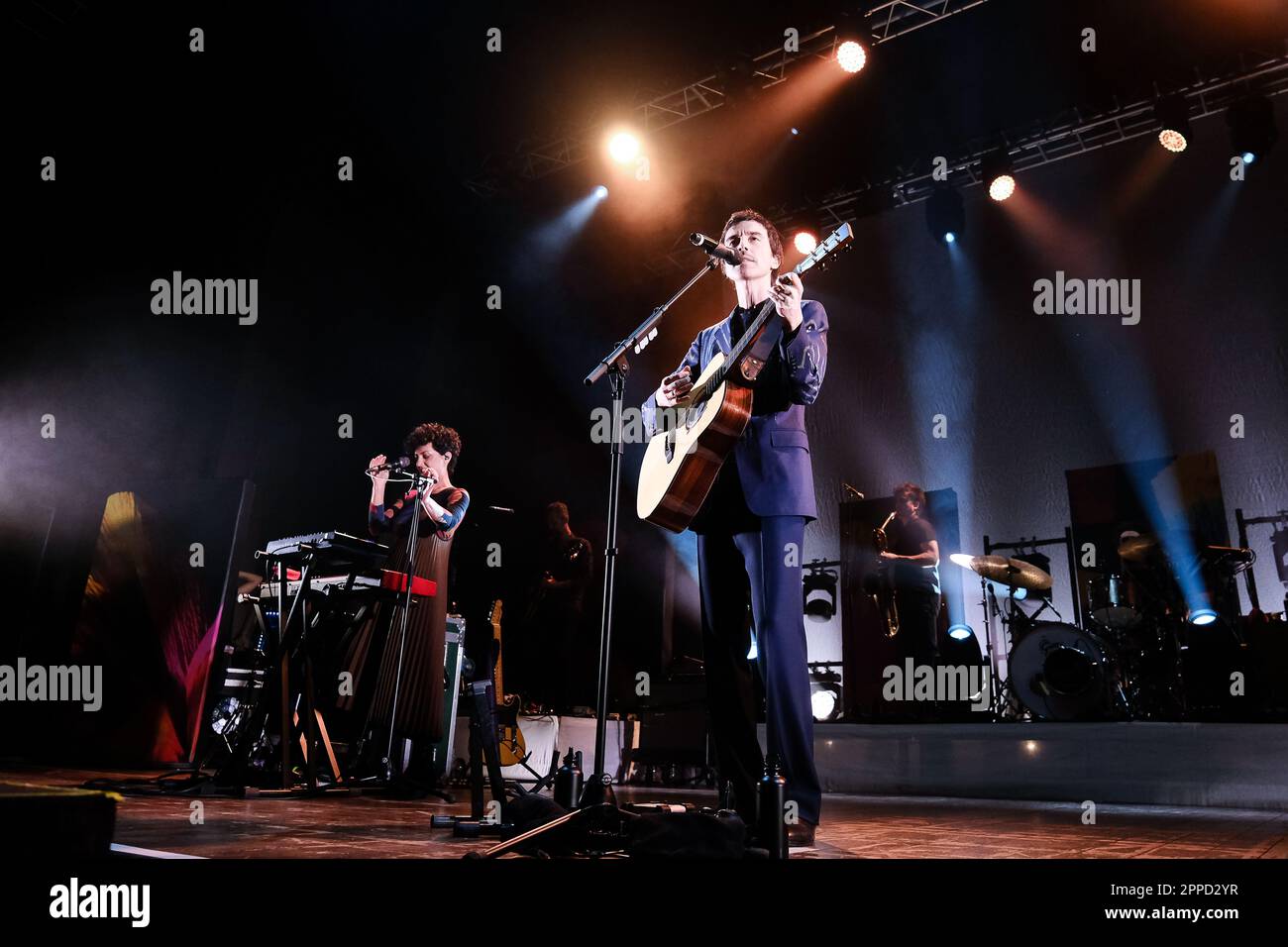 22 avril 2023, Turin, Turin, Italie: Le chanteur-compositeur italien Antonio Diodato se produit sur la scène du Théâtre Concordia à Venaria, avec sa nouvelle visite ''cosa''. (Credit image: © Bruno Brizzi/Pacific Press via ZUMA Press Wire) USAGE ÉDITORIAL SEULEMENT! Non destiné À un usage commercial ! Banque D'Images