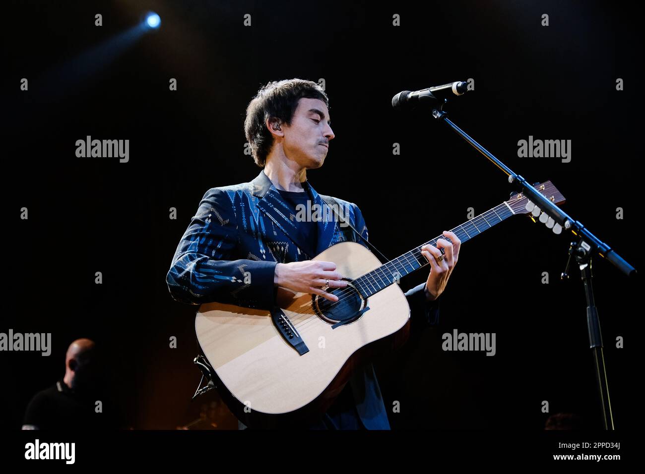 22 avril 2023, Turin, Turin, Italie: Le chanteur-compositeur italien Antonio Diodato se produit sur la scène du Théâtre Concordia à Venaria, avec sa nouvelle visite ''cosa''. (Credit image: © Bruno Brizzi/Pacific Press via ZUMA Press Wire) USAGE ÉDITORIAL SEULEMENT! Non destiné À un usage commercial ! Banque D'Images