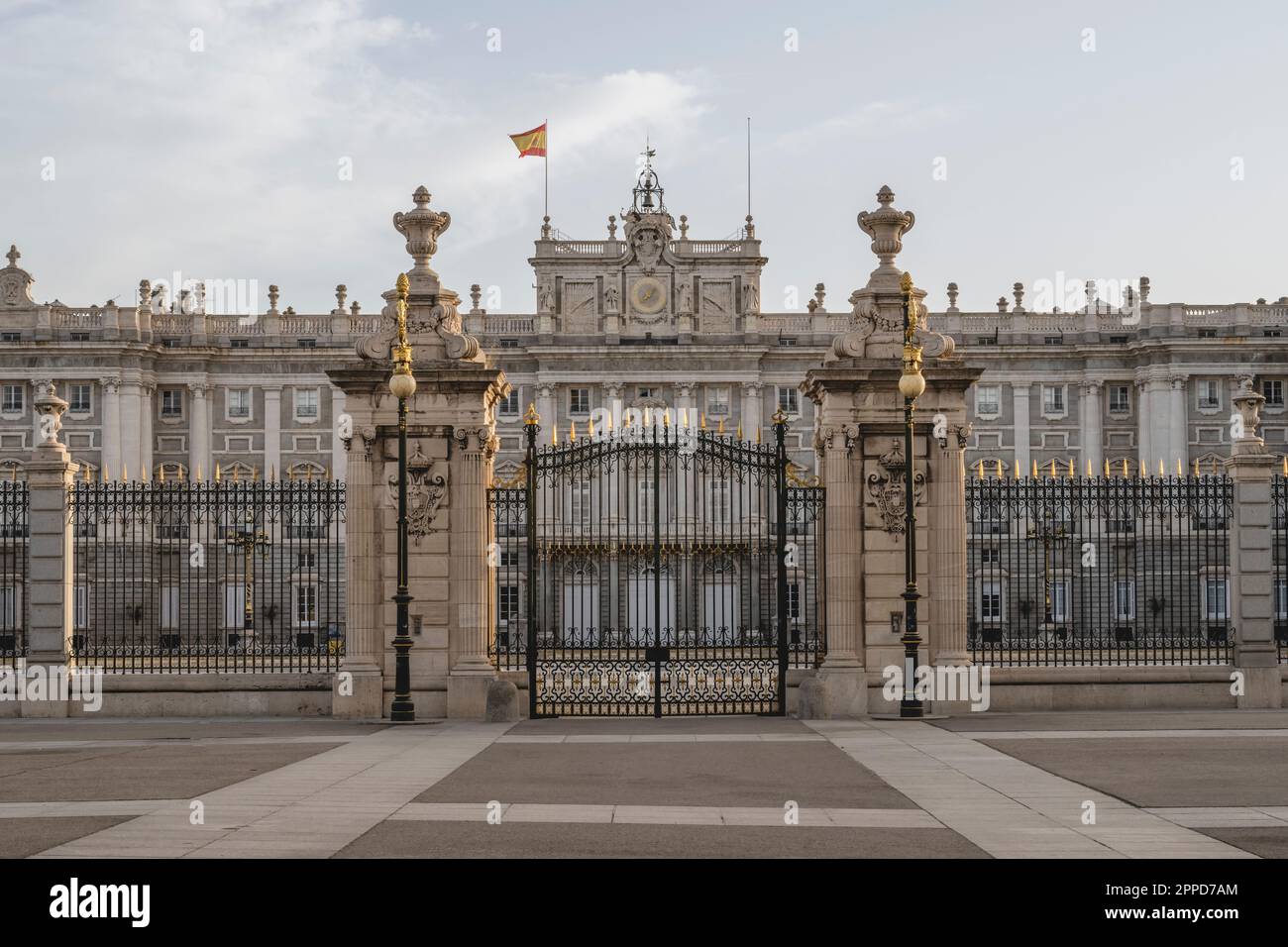 Espagne, Madrid, porte principale du Palais Royal de Madrid Banque D'Images