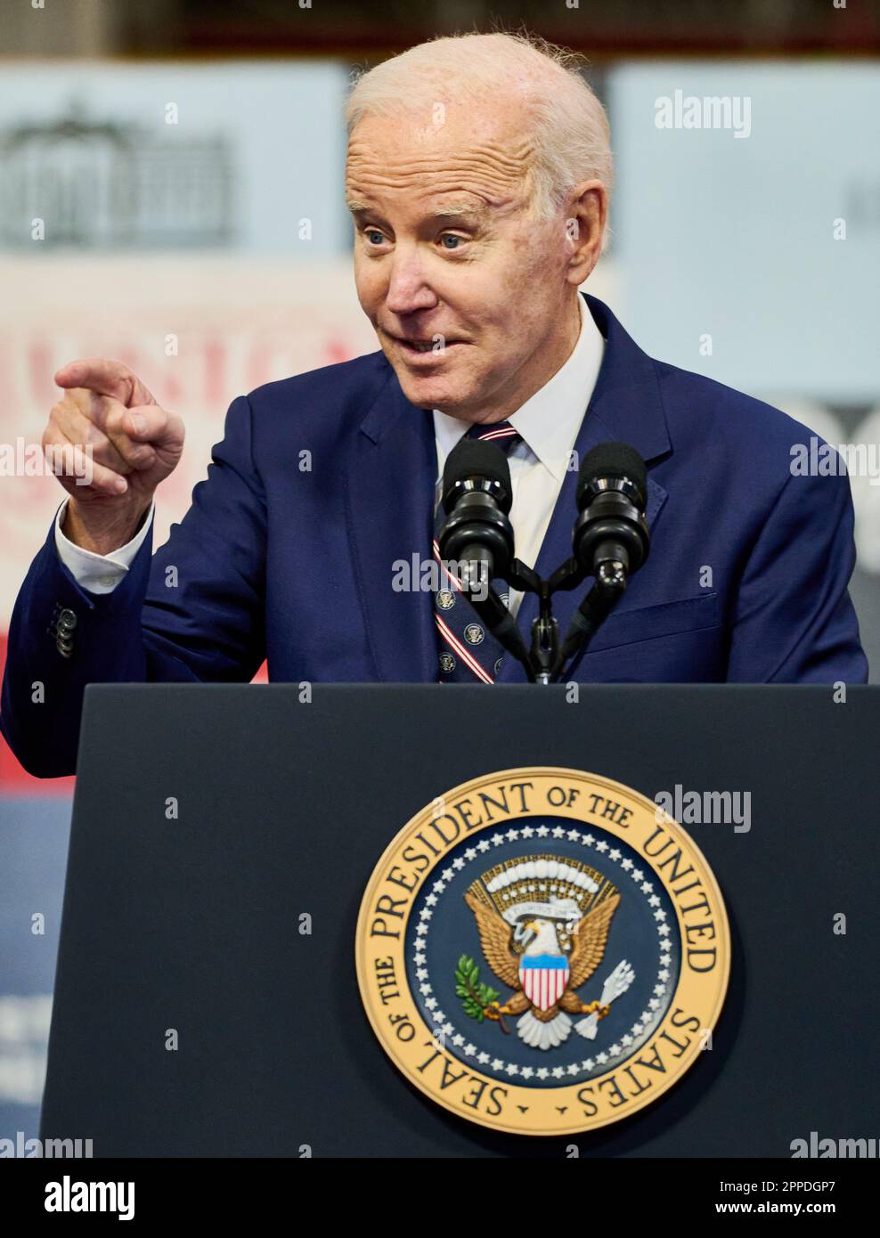 PHILADELPHIE, PA, Etats-Unis - 9 MARS 2023 : le président Joe Biden s'exprime à l'Institut des métiers de finition. Banque D'Images