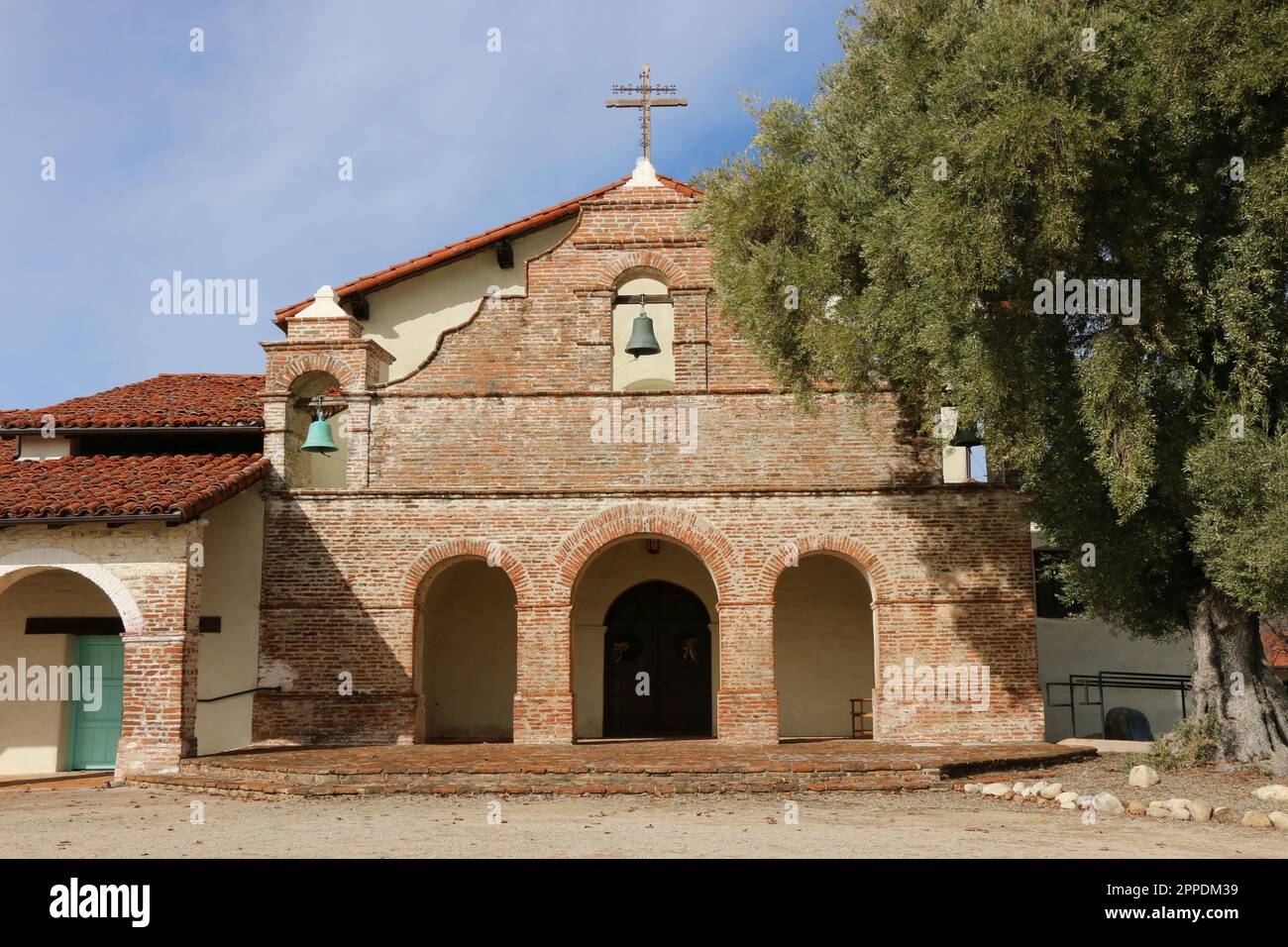 Mission San Antonio de Padua, Jolon CA : fondée en 1771, cette mission est la plus isolée des Californianmissions fondées par le Père Junipero Serra. Banque D'Images