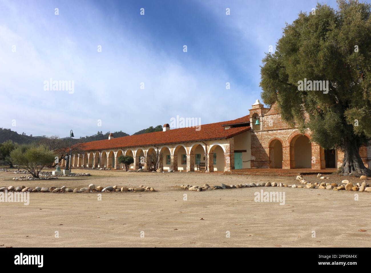 Mission San Antonio de Padua, Jolon CA : fondée en 1771, cette mission est la plus isolée des Californianmissions fondées par le Père Junipero Serra. Banque D'Images