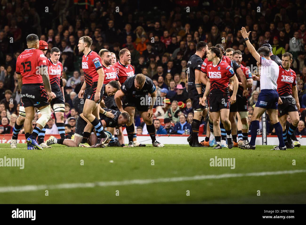 Cardiff, pays de Galles. 22nd avril 2023. Sam Parry scores essayer pendant le match de rugby URC Welsh Shield Judgment Day, Ospreys v Cardiff Rugby au stade de la Principauté à Cardiff, pays de Galles. Crédit : Sam Hardwick/Alay Live News. Banque D'Images