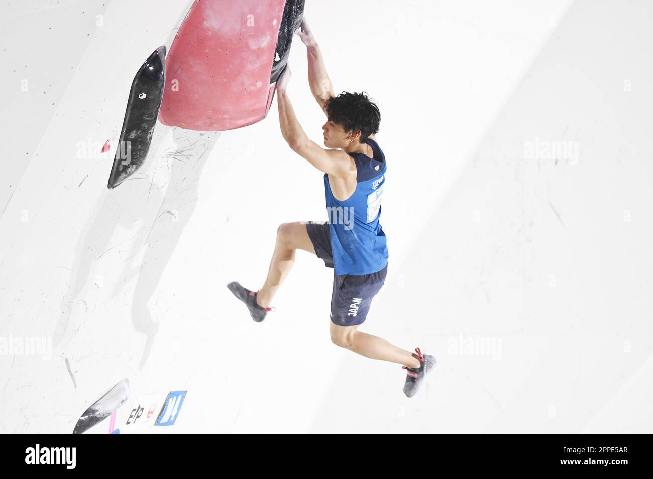 Tokyo, Japon. 23rd avril 2023. Tomoa Narasaki (JPN) escalade sportive :  coupe du monde d'escalade de l'IFSC Hachioji 2023 semi-finale de Boulder  masculin à l'Esforta Arena Hachioji à Tokyo, Japon . Credit: