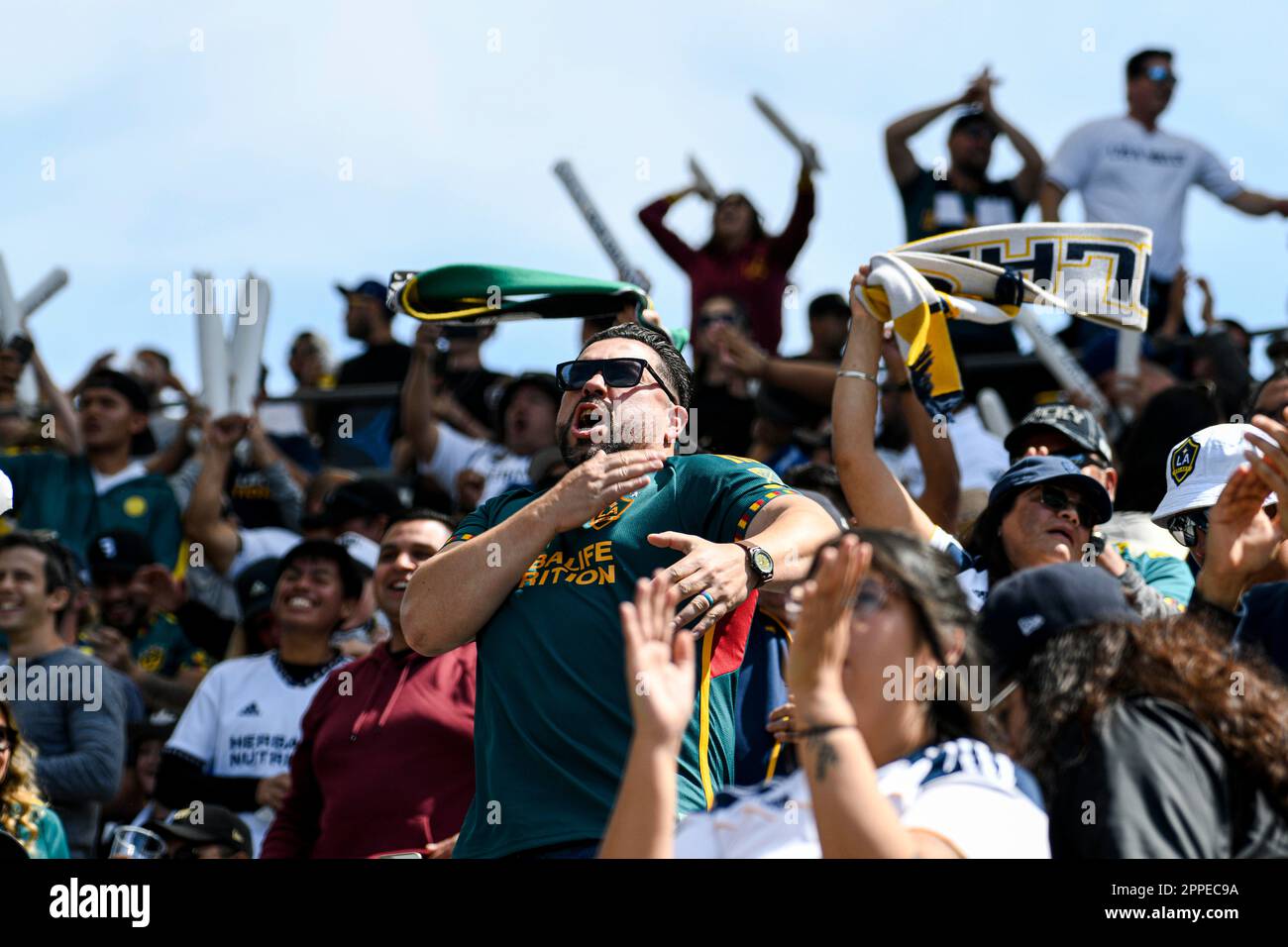 Los Angeles, États-Unis. 16th avril 2023. Le fan DE LA Galaxy bat sa poitrine pendant le match de première ligue de la saison 2023 entre les rivaux de Los Angeles LA Galaxy et le Los Angeles football Club (LAFC) au Dignity Health Sports Park de Los Angeles. (Score final : LA Galaxy 2 - 3 LAFC). (Photo de Jon Putman/SOPA Images/Sipa USA) Credit: SIPA USA/Alay Live News Banque D'Images