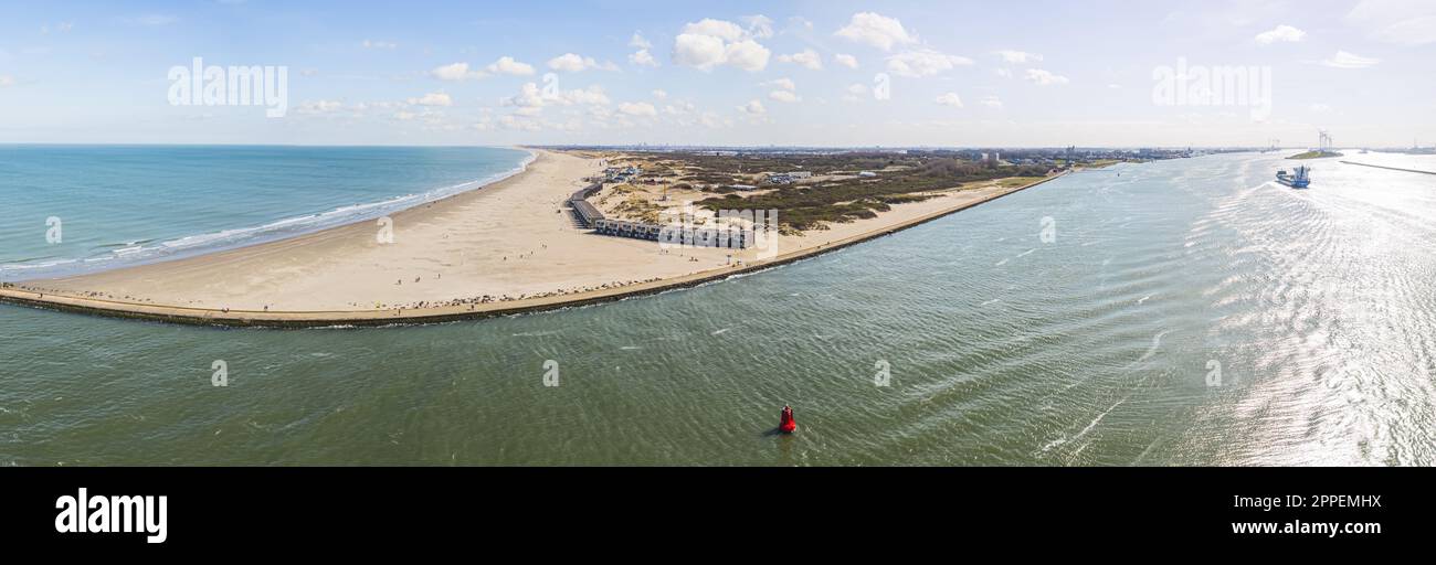 Panorama par drone de Botlek, un port industriel de Rotterdam, pays-Bas. Photo de haute qualité Banque D'Images