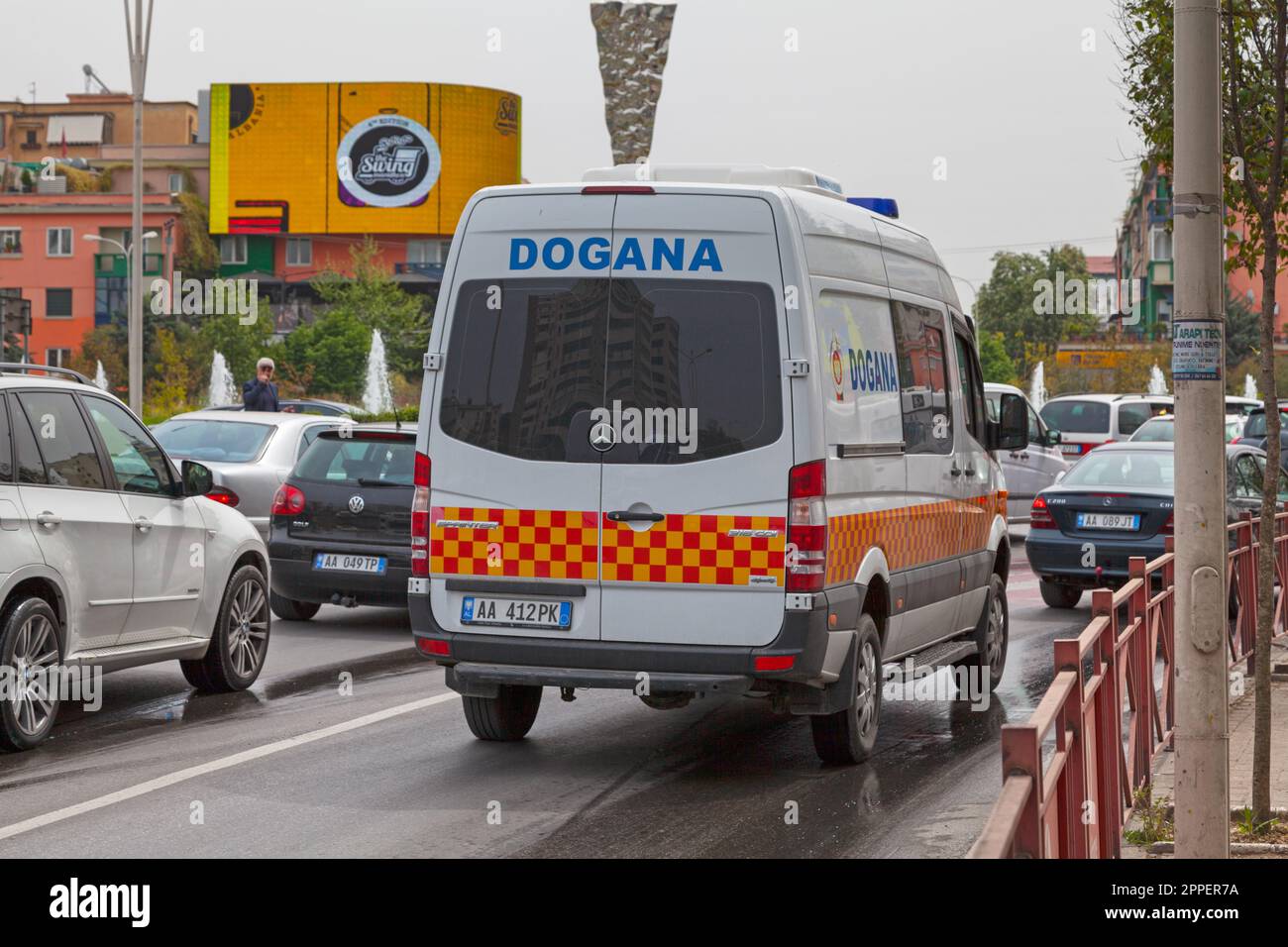Tirana, Albanie - 22 avril 2019: Douane van (Dogana) sur une rue du centre ville. Banque D'Images