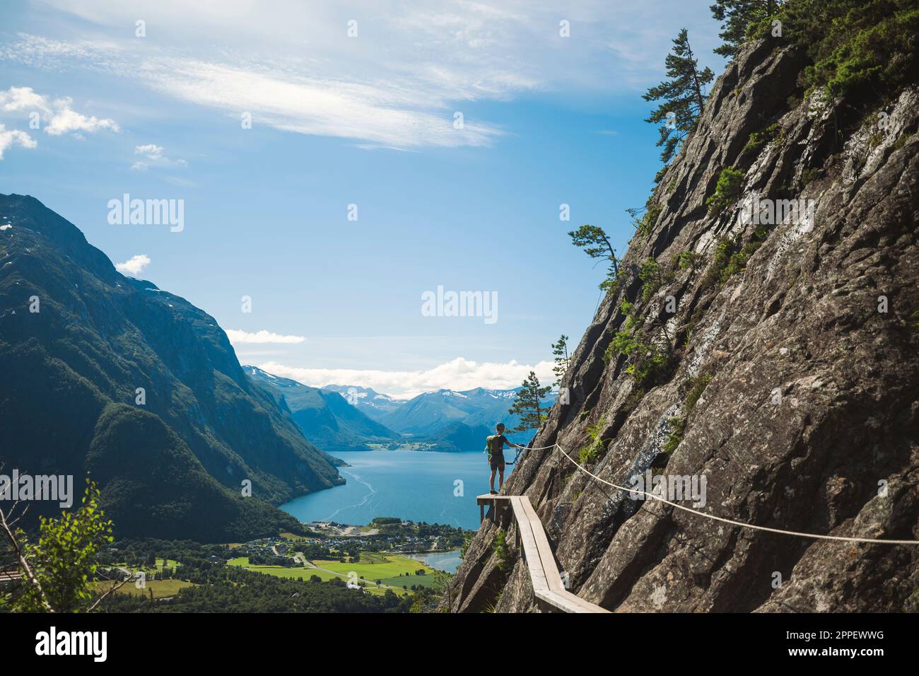 Vue sur le paysage montagneux en été Banque D'Images