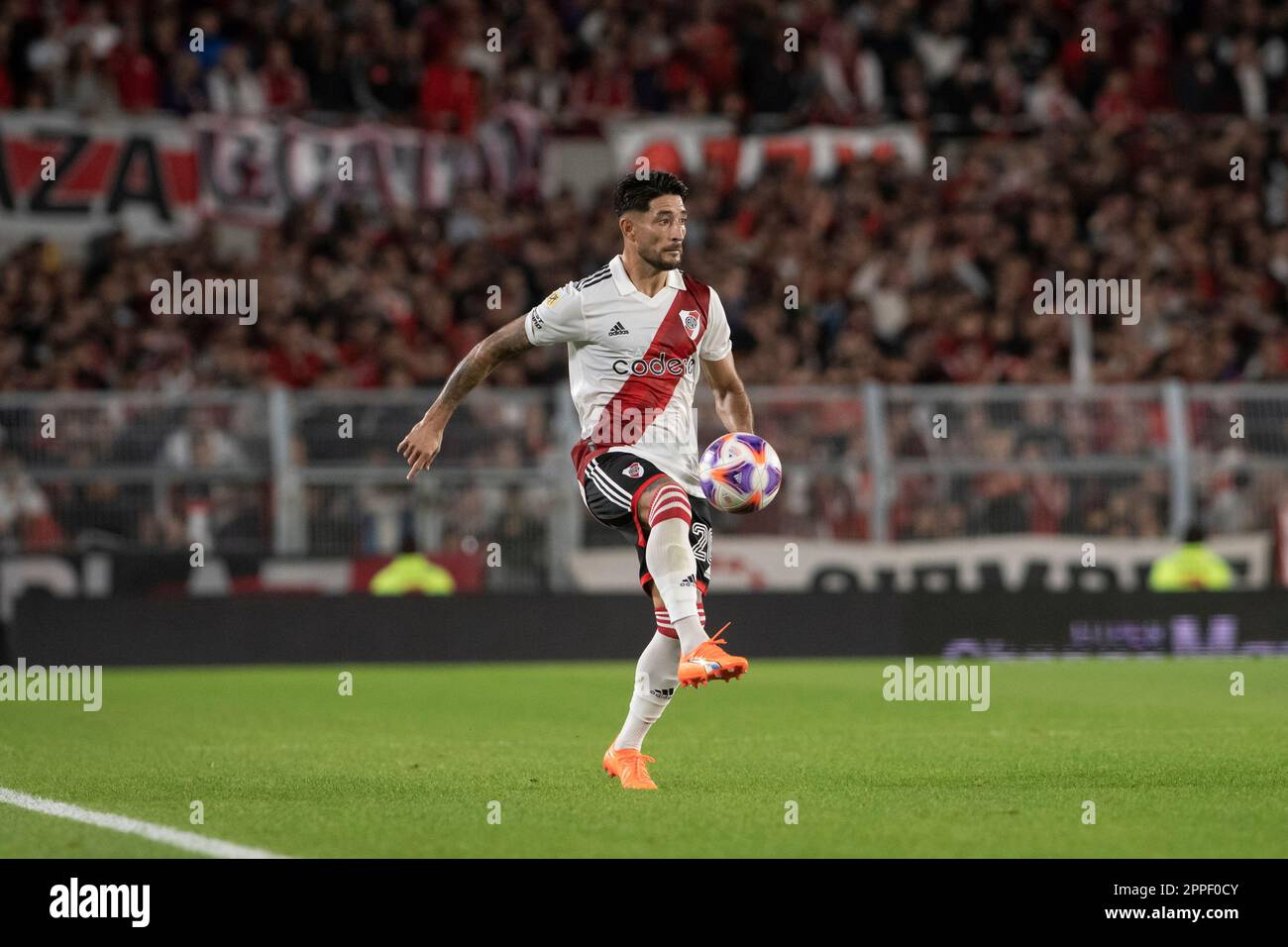 Milton Casco de River plate vu en action lors d'un match professionnel de 2023 entre River plate et Independiente à l'Estadio Mas Monumental Antonio Vespucio Liberti. Score final: River plate 2:0 Independiente (photo de Manuel Cortina / SOPA Images / Sipa USA) Banque D'Images