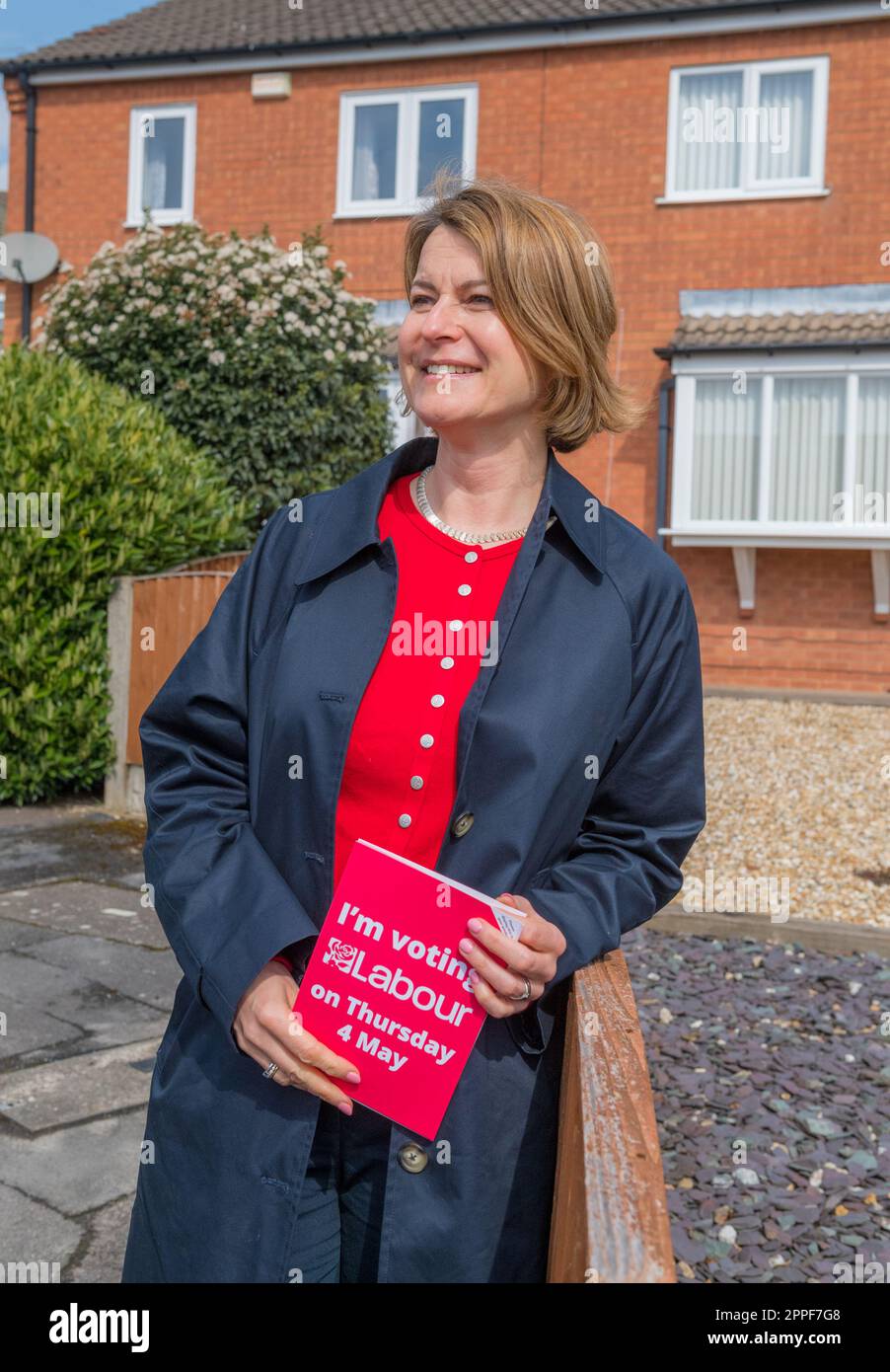 Helen Hayes députée Le ministre de l'ombre pour les enfants et les jeunes années et le député travailliste de Dulwich et de West Norwood font campagne aux élections locales. Banque D'Images
