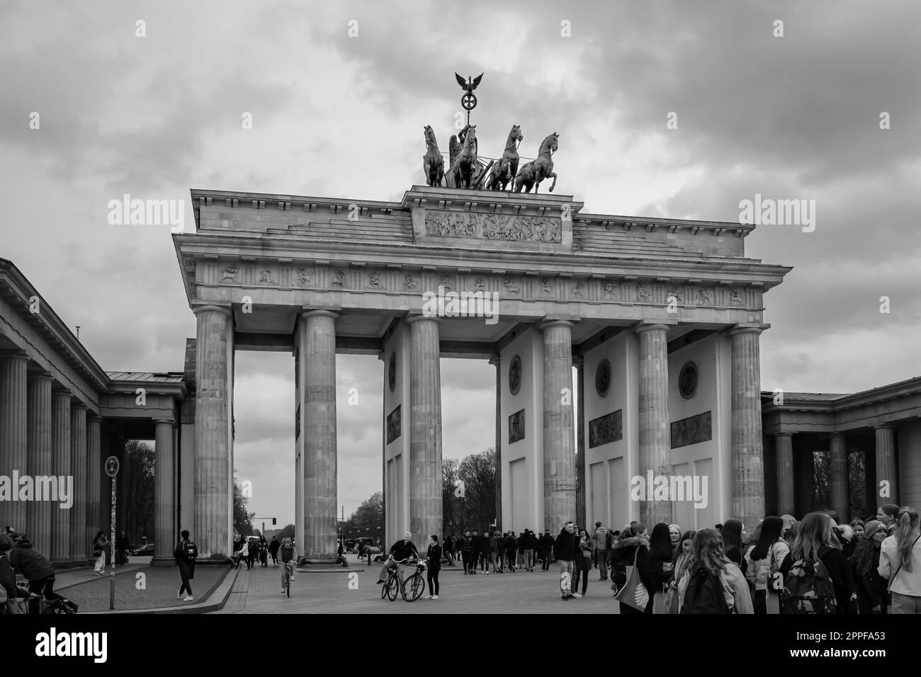 Berlin, Allemagne - 18 avril 2023 : vue sur la porte de Brandebourg ou le Brandenburger Tor à Berlin Allemagne Banque D'Images